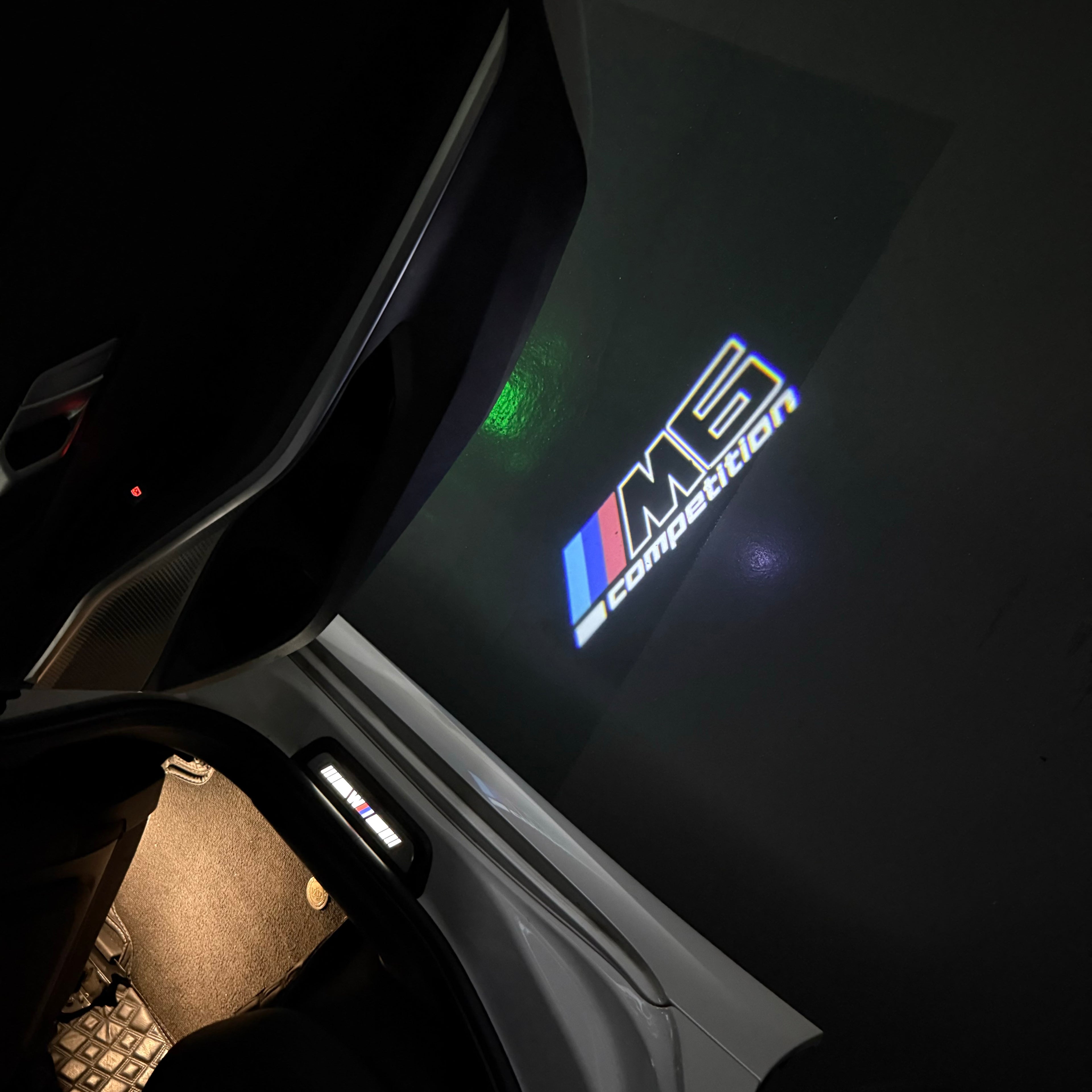 LUCES DE PROYECTOR DEL LOGOTIPO BMW M3 Nr.24 (cantidad 1 = 1 juegos / 2 luces de puerta)