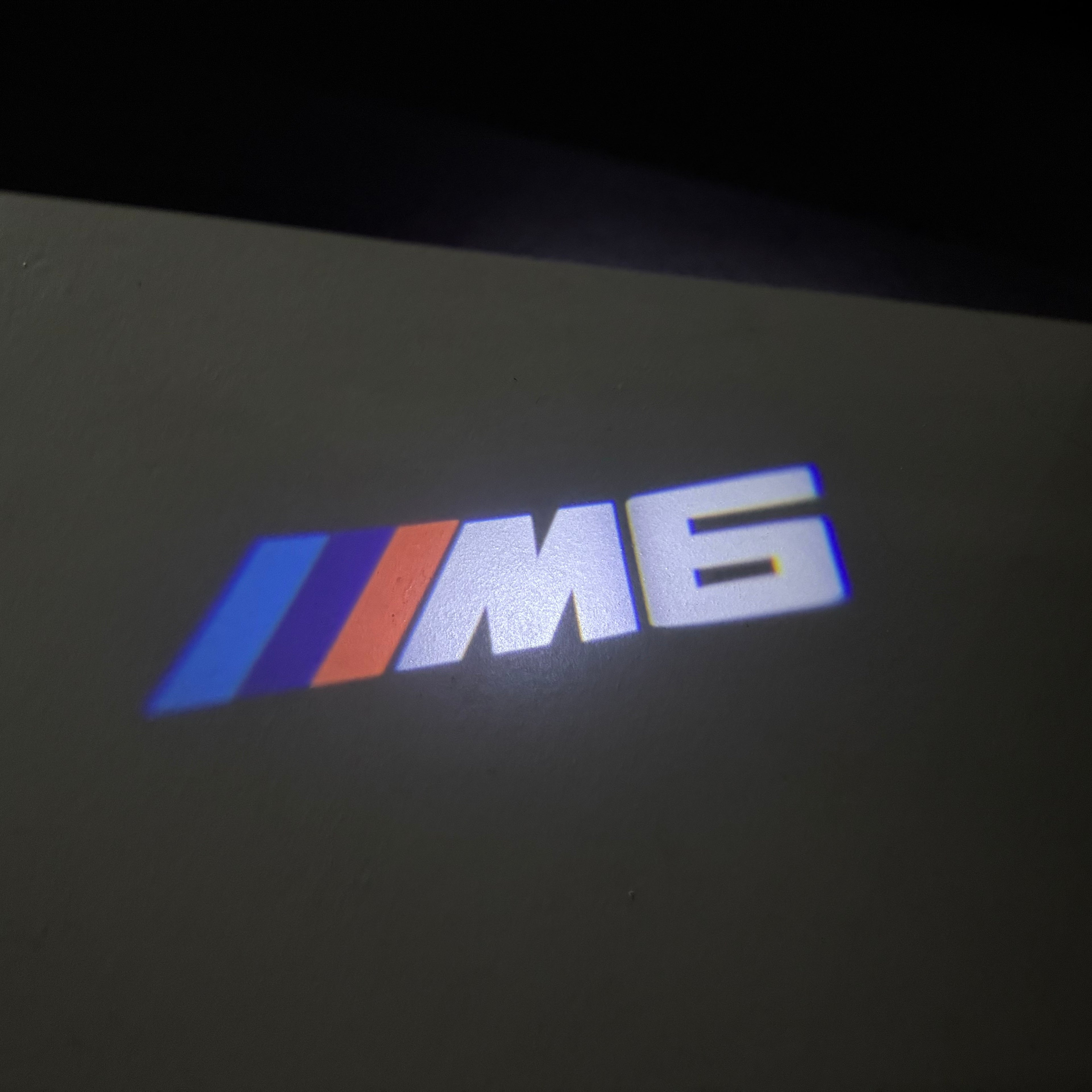 LUCES DE PROYECTOR DEL LOGOTIPO BMW M3 Nr.24 (cantidad 1 = 1 juegos / 2 luces de puerta)
