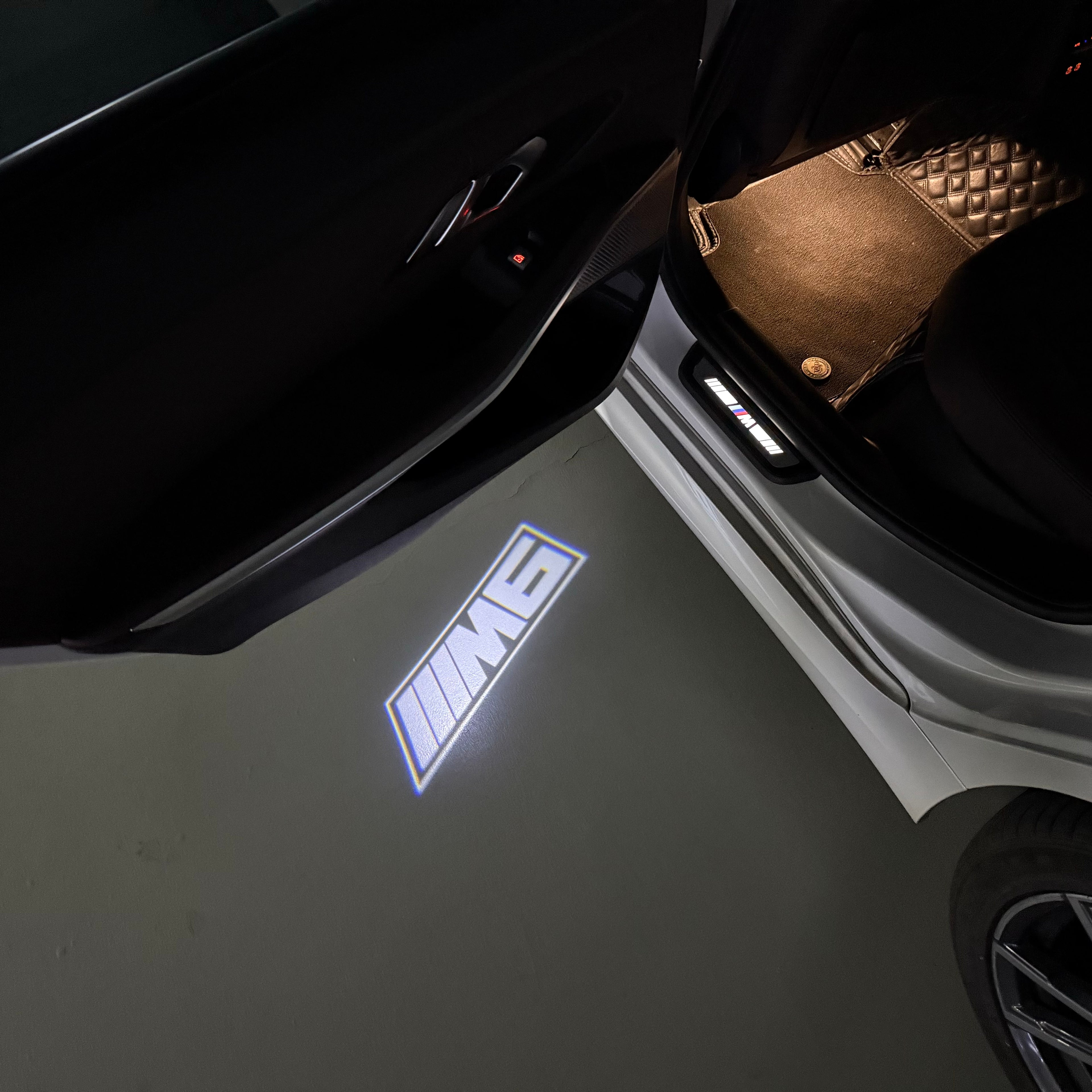 LUCES DE PROYECTOR DEL LOGOTIPO BMW M3 Nr.24 (cantidad 1 = 1 juegos / 2 luces de puerta)