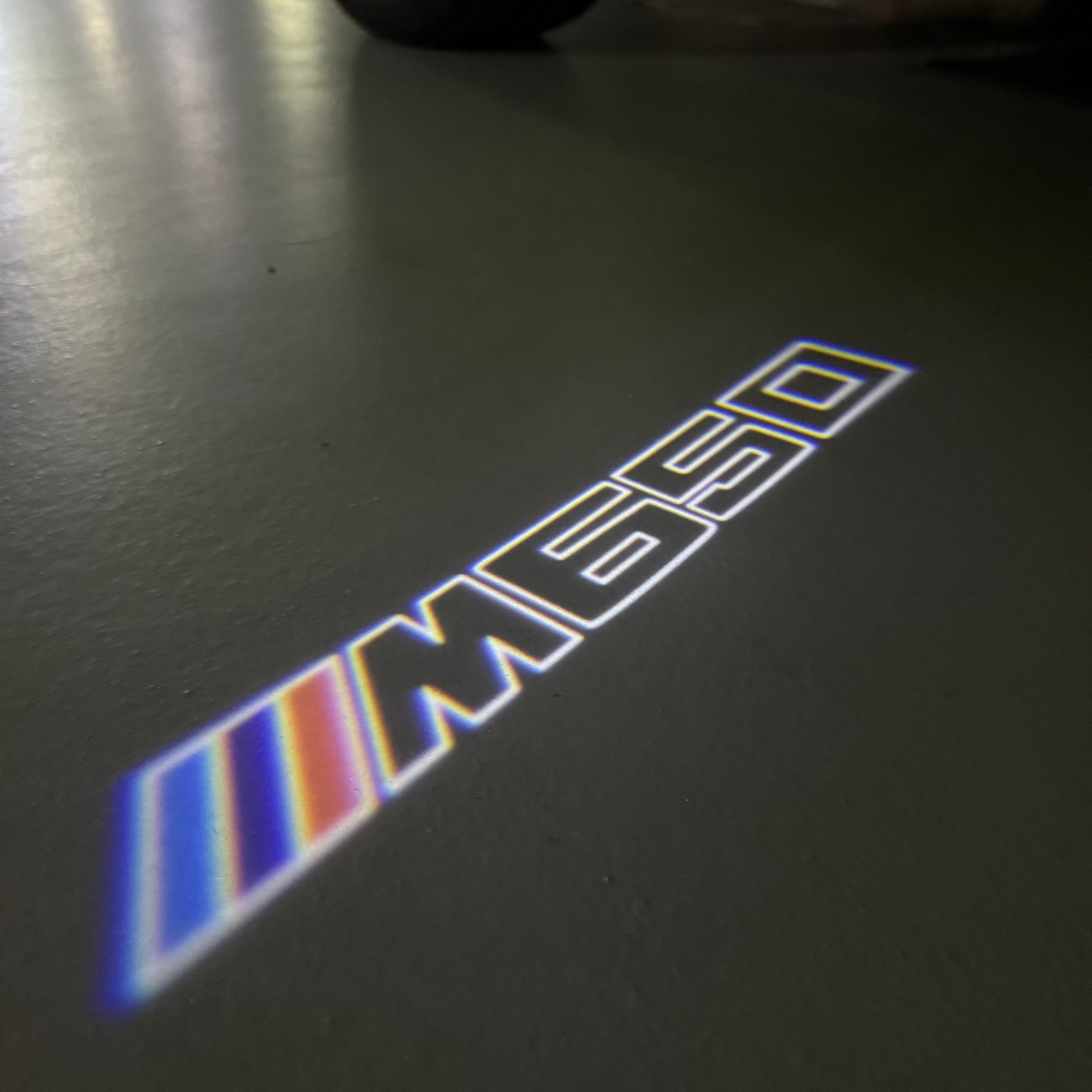 LUCES DE PROYECTOR DEL LOGOTIPO BMW M3 Nr.24 (cantidad 1 = 1 juegos / 2 luces de puerta)