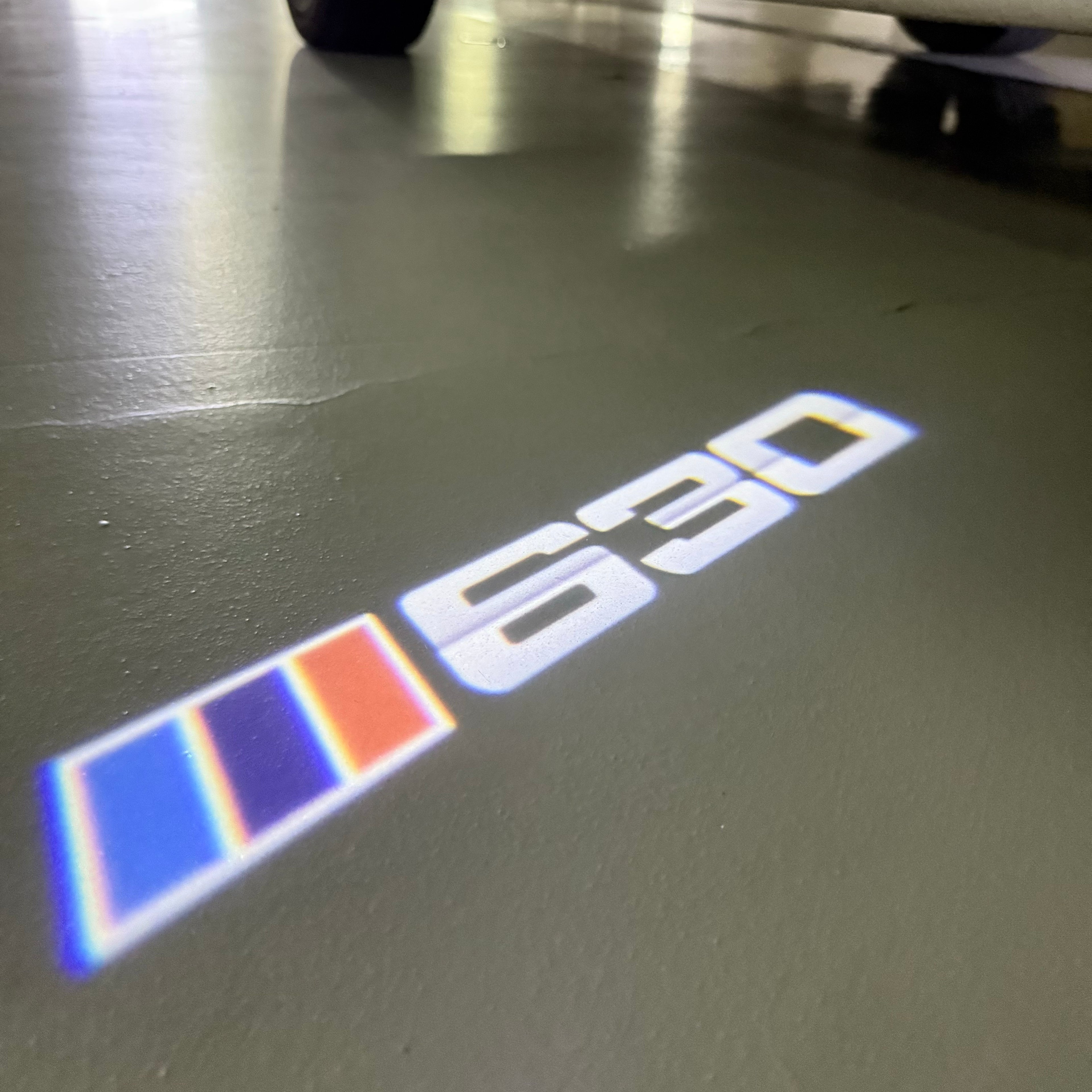 LUCES DE PROYECTOR DEL LOGOTIPO BMW M3 Nr.24 (cantidad 1 = 1 juegos / 2 luces de puerta)