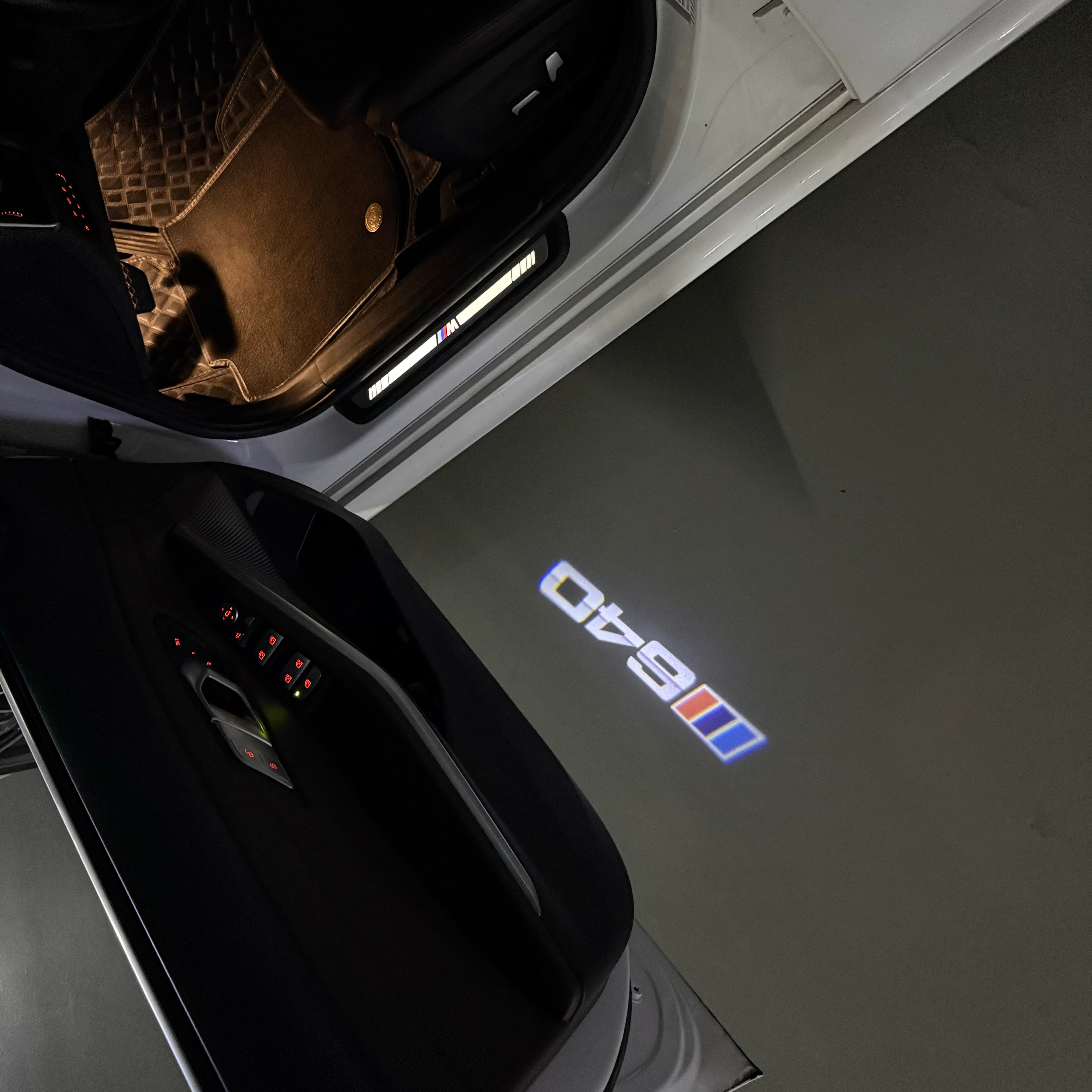 LUCES DE PROYECTOR DEL LOGOTIPO BMW M3 Nr.24 (cantidad 1 = 1 juegos / 2 luces de puerta)