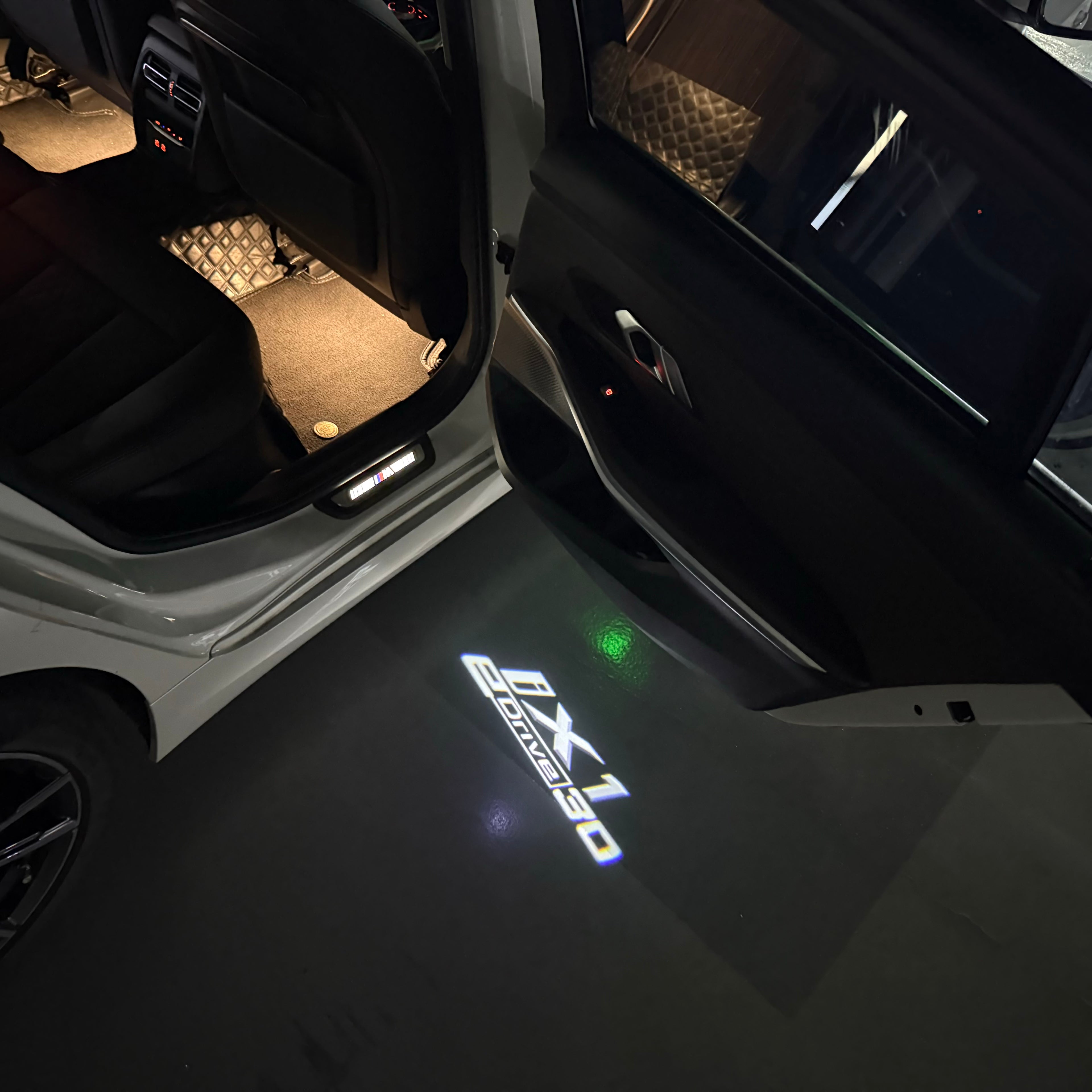 LUCES DE PROYECTOR DEL LOGOTIPO BMW M3 Nr.24 (cantidad 1 = 1 juegos / 2 luces de puerta)