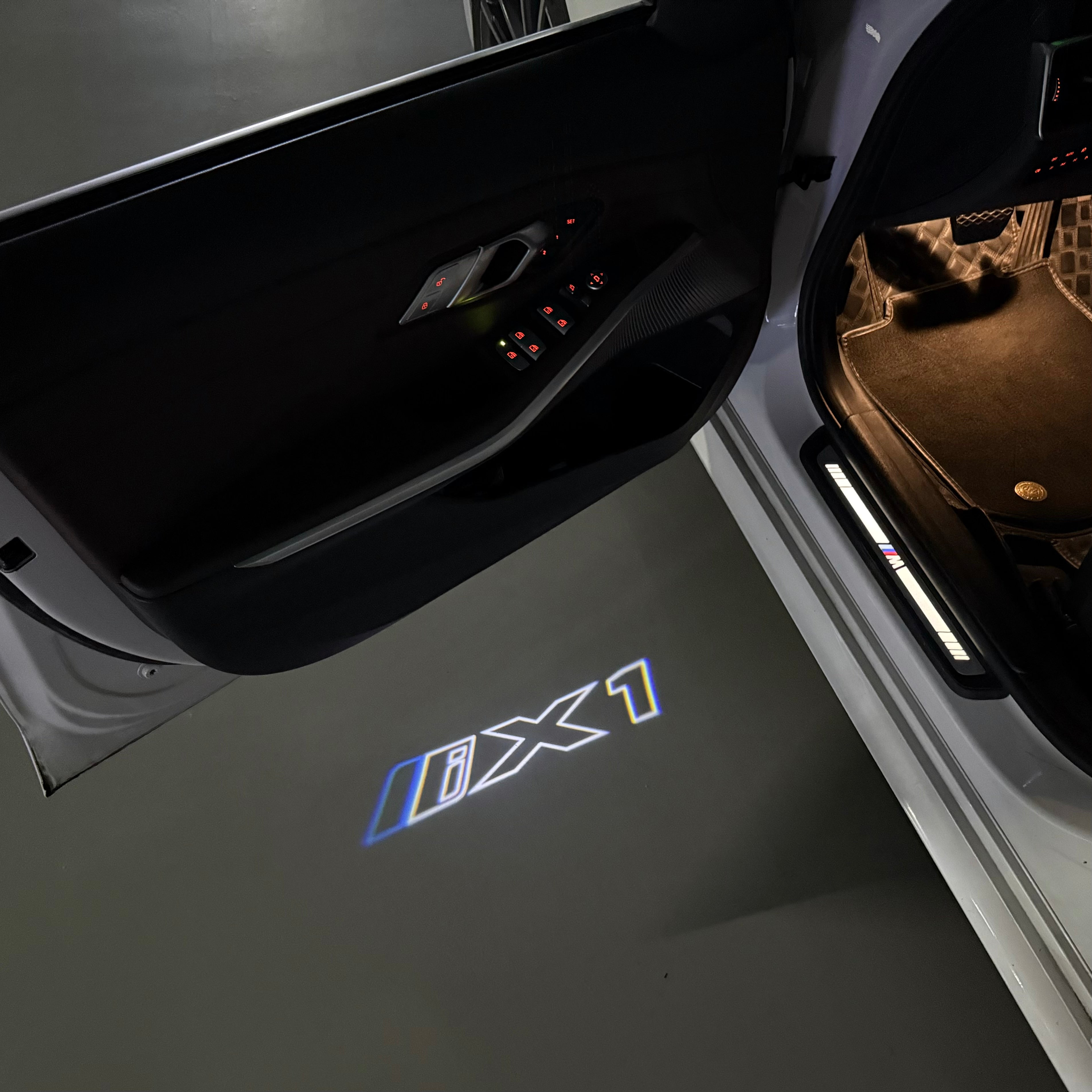 LUCES DE PROYECTOR DEL LOGOTIPO BMW M3 Nr.24 (cantidad 1 = 1 juegos / 2 luces de puerta)