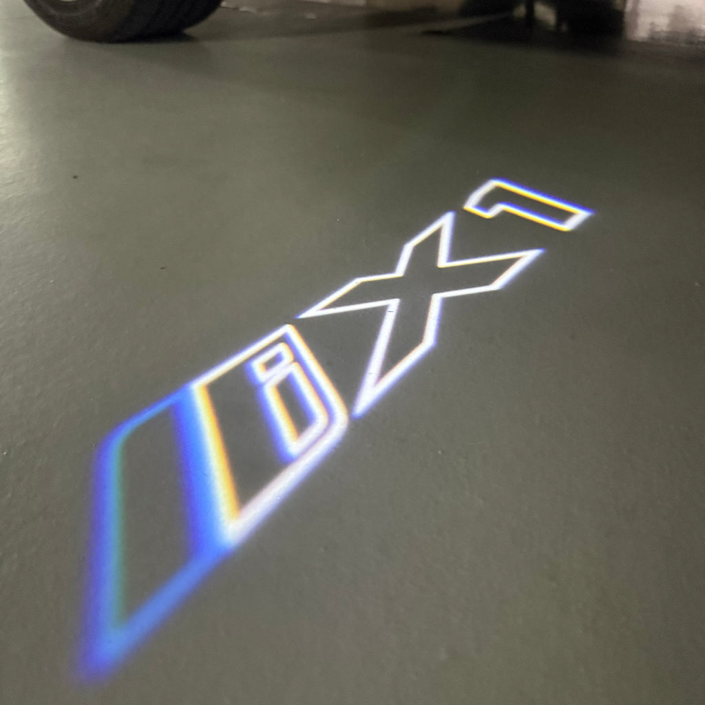 ÉCLAIRAGE DE PROJECTEUR BMW M3 LOGO Nr.24 (quantité 1 = 1 jeux / 2 feux de porte)