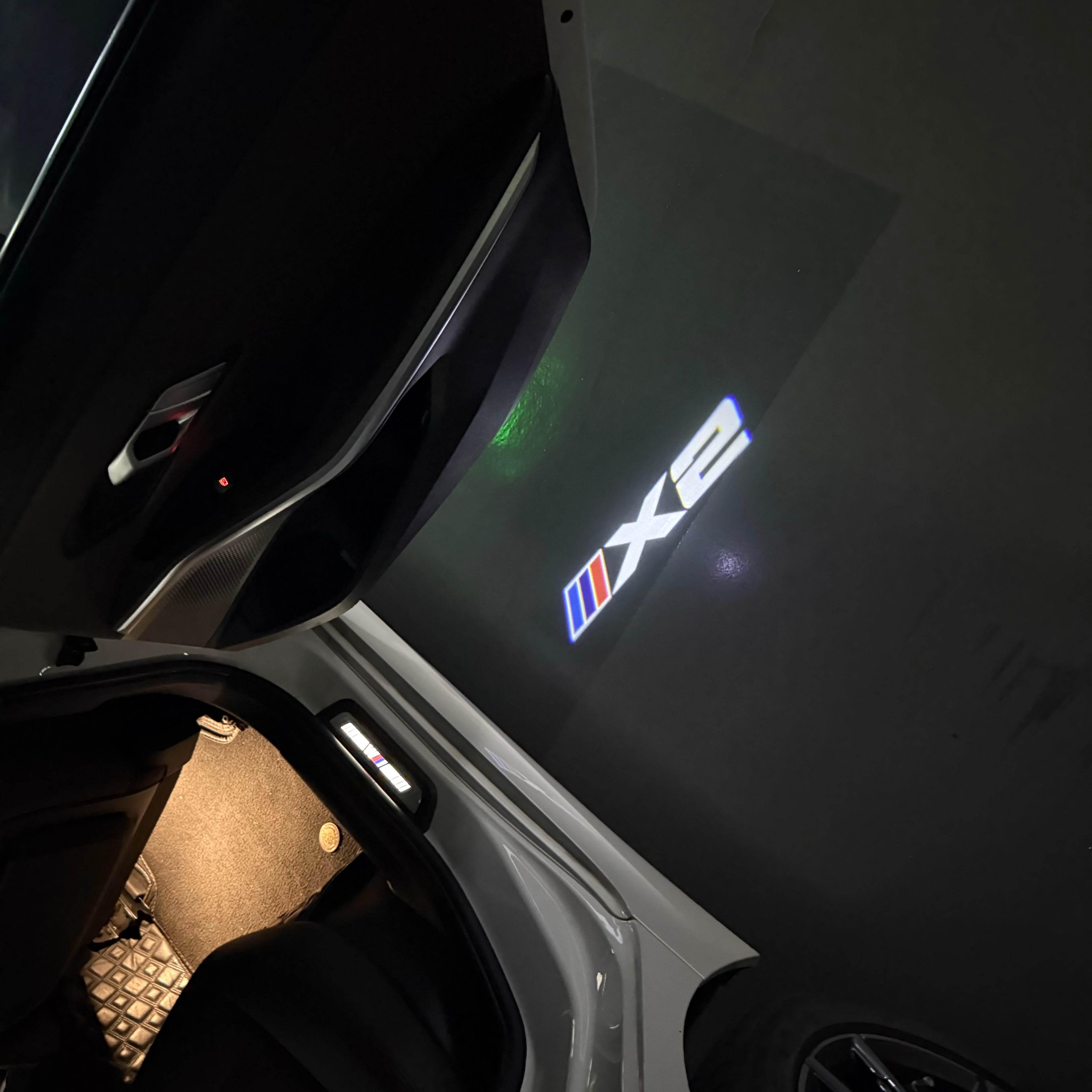 LUCES DE PROYECTOR DEL LOGOTIPO BMW M3 Nr.24 (cantidad 1 = 1 juegos / 2 luces de puerta)