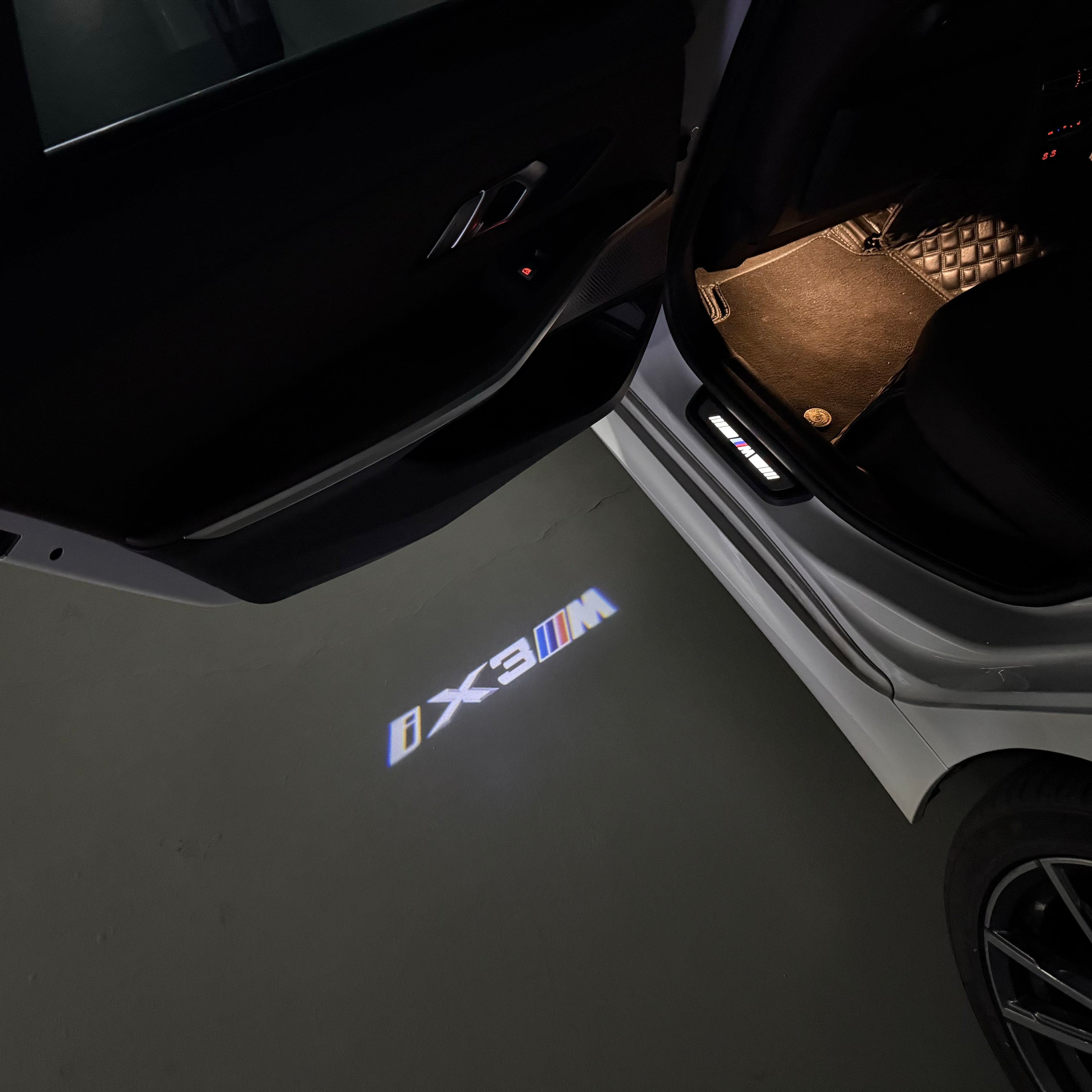 LUCES DE PROYECTOR DEL LOGOTIPO BMW M3 Nr.24 (cantidad 1 = 1 juegos / 2 luces de puerta)