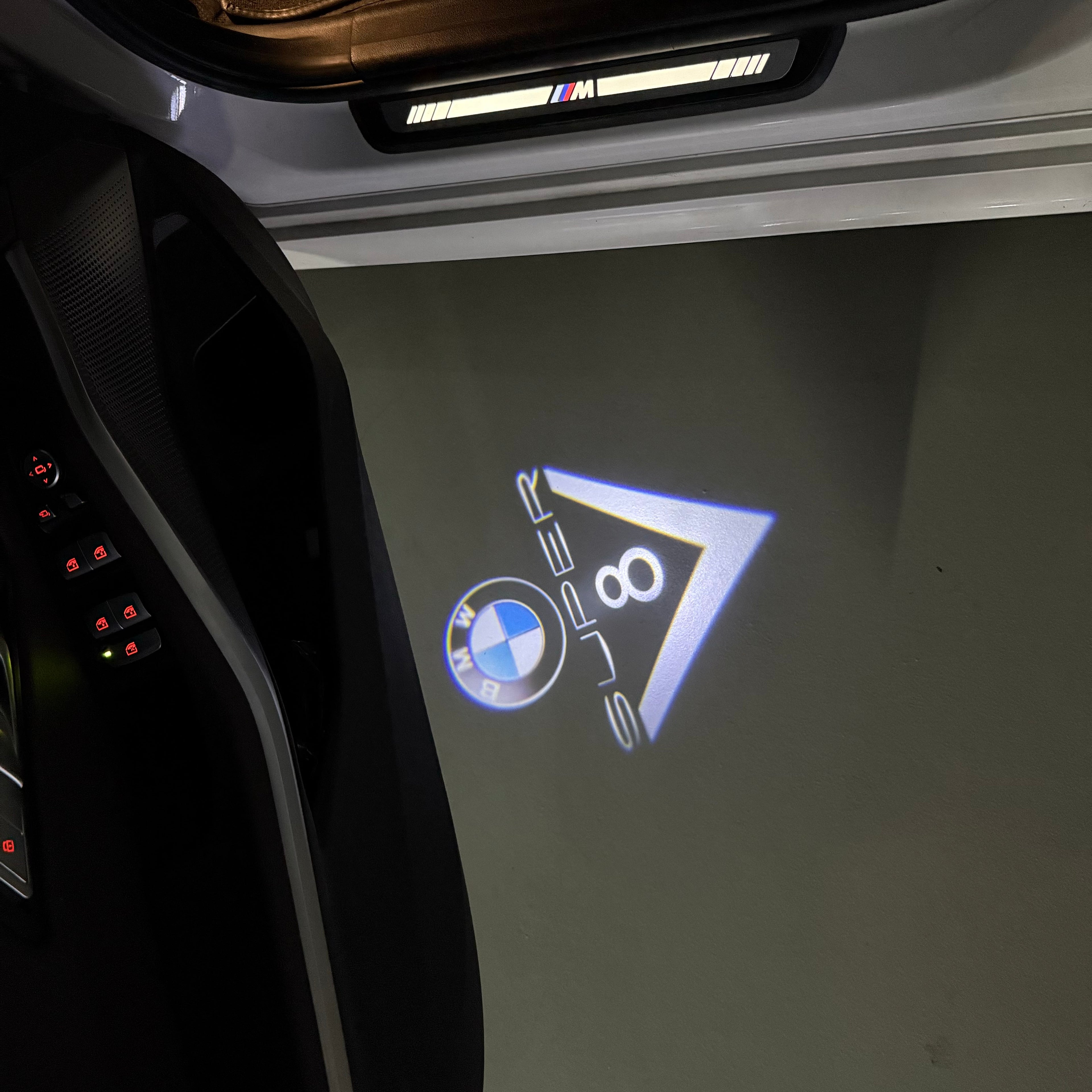 LUCES DE PROYECTOR DEL LOGOTIPO BMW M3 Nr.24 (cantidad 1 = 1 juegos / 2 luces de puerta)