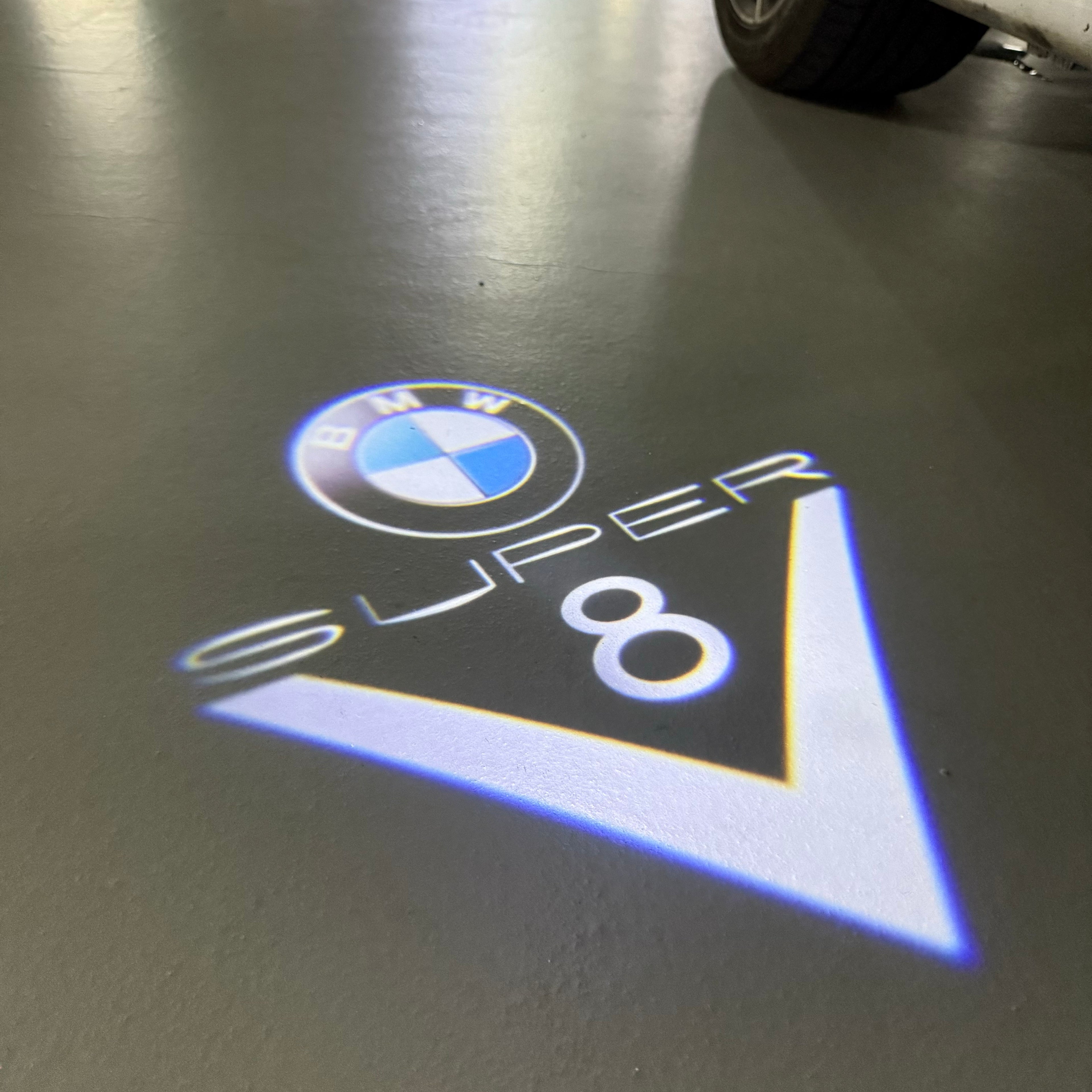 LUCES DE PROYECTOR DEL LOGOTIPO BMW M3 Nr.24 (cantidad 1 = 1 juegos / 2 luces de puerta)