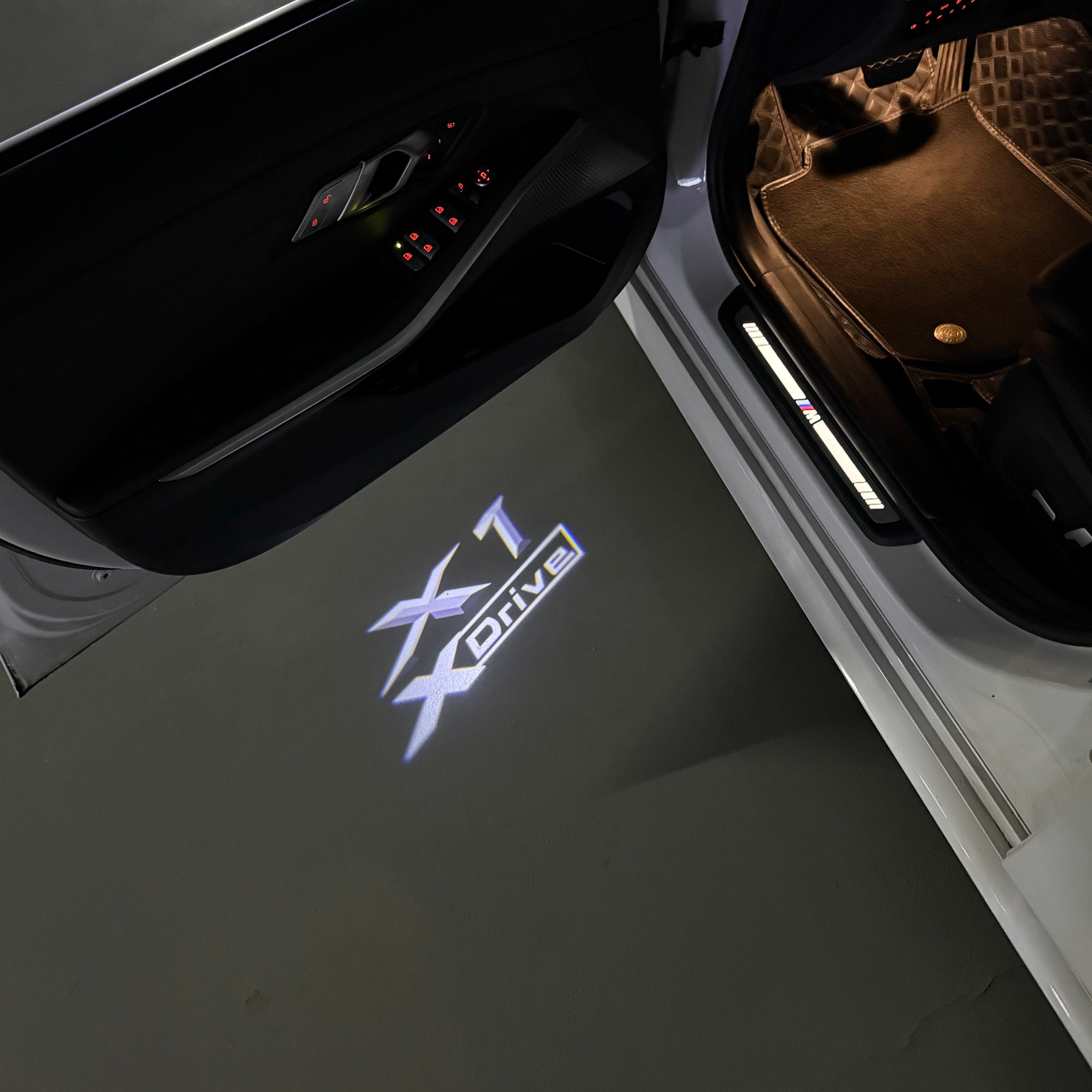 LUCES DE PROYECTOR DEL LOGOTIPO BMW M3 Nr.24 (cantidad 1 = 1 juegos / 2 luces de puerta)