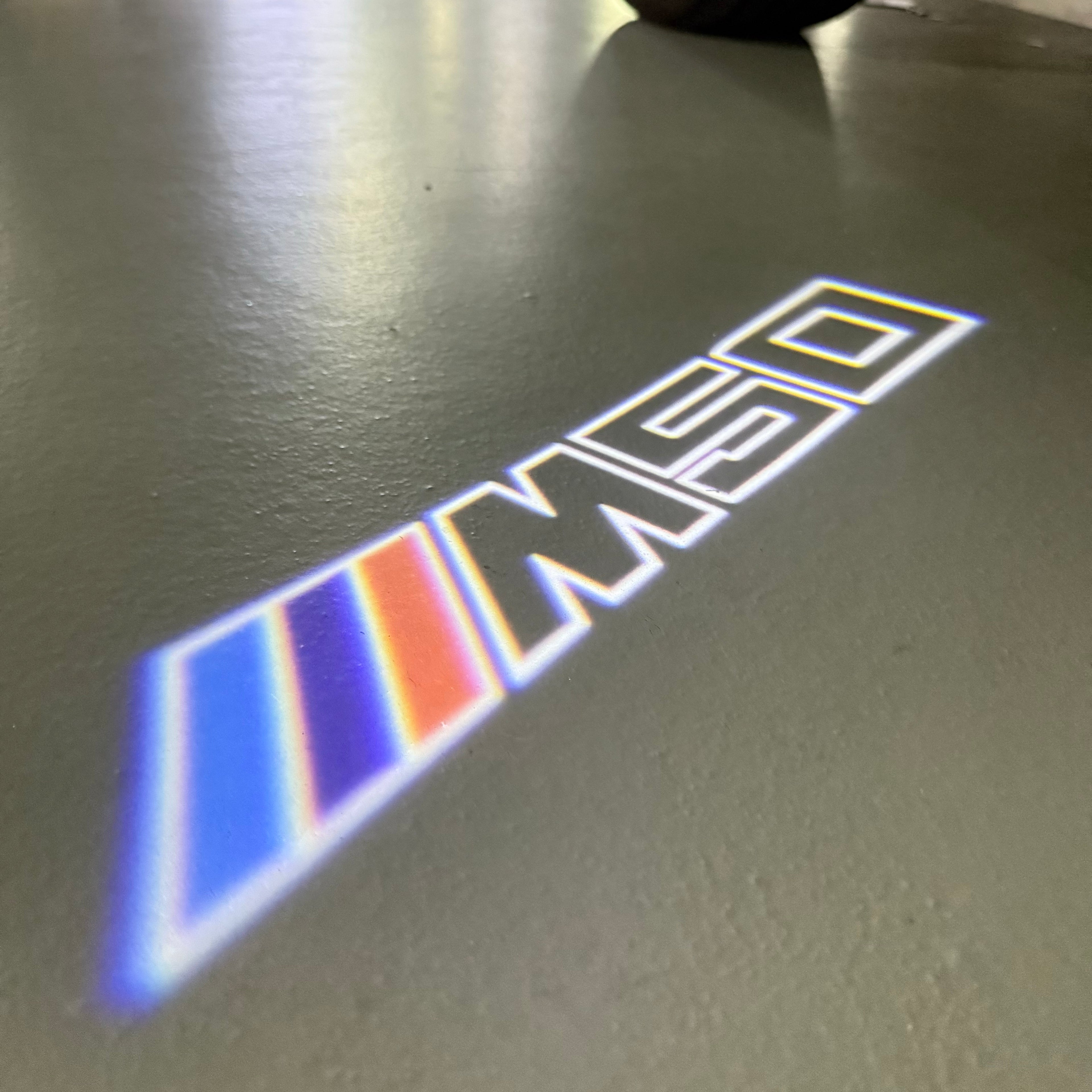 LUCES DE PROYECTOR DEL LOGOTIPO BMW M3 Nr.24 (cantidad 1 = 1 juegos / 2 luces de puerta)