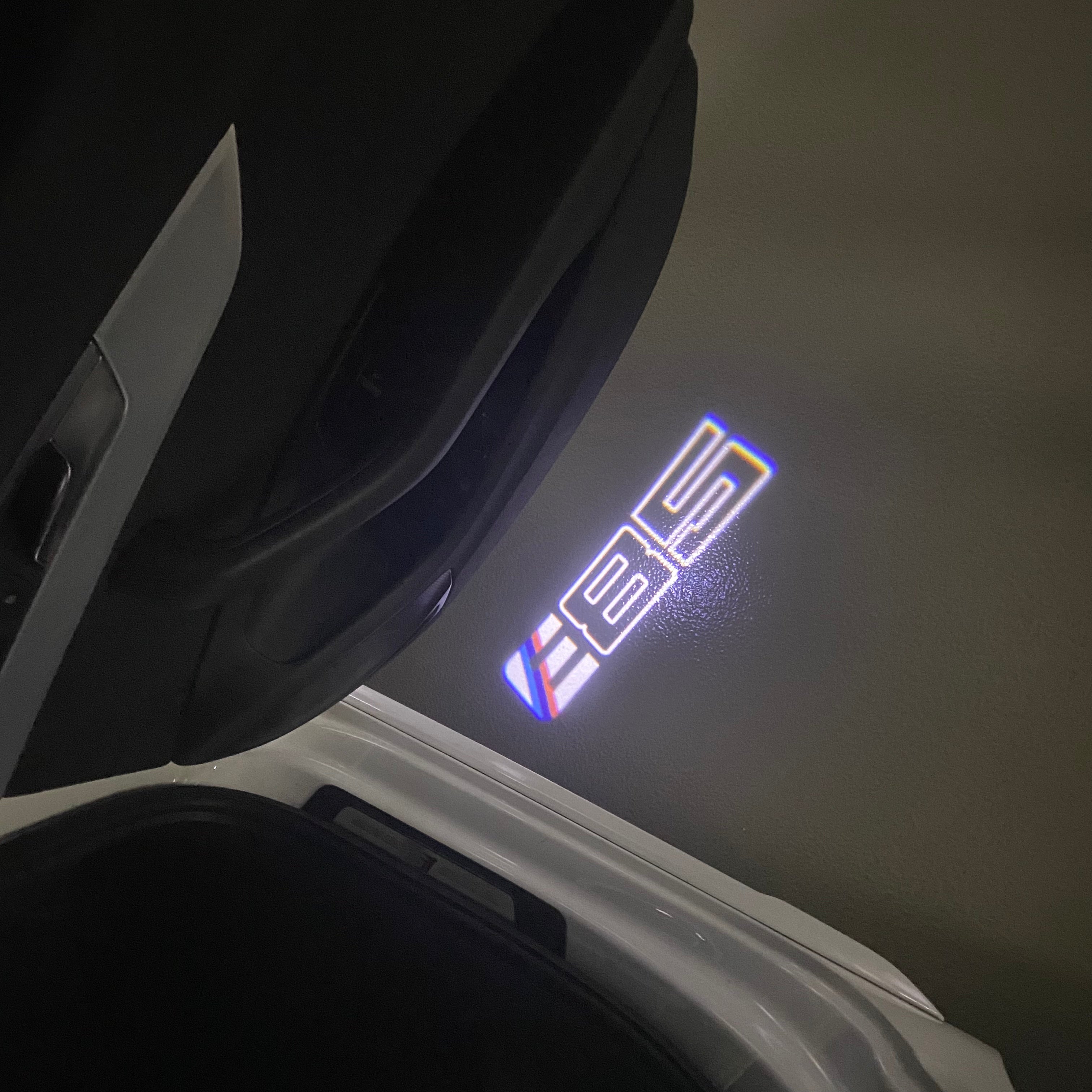 ÉCLAIRAGE DE PROJECTEUR BMW M3 LOGO Nr.24 (quantité 1 = 1 jeux / 2 feux de porte)