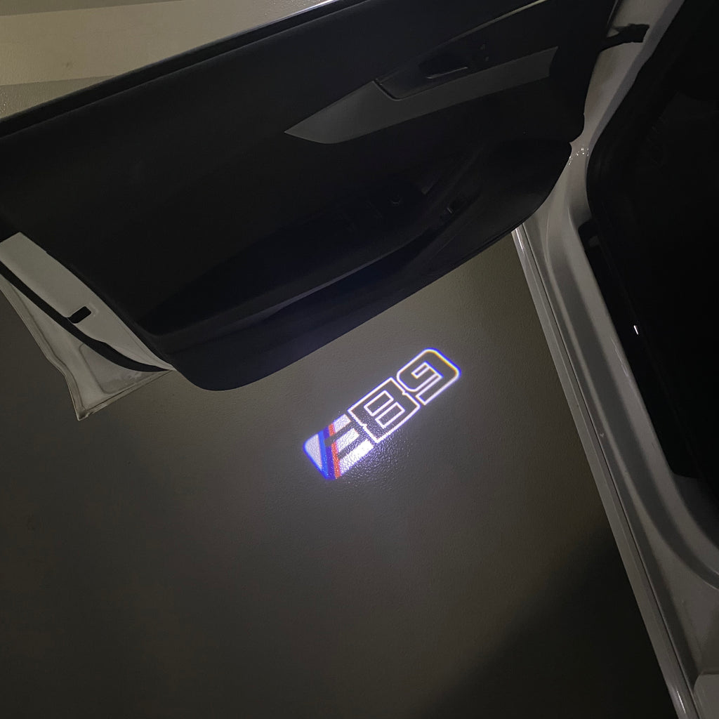 ÉCLAIRAGE DE PROJECTEUR BMW M3 LOGO Nr.24 (quantité 1 = 1 jeux / 2 feux de porte)