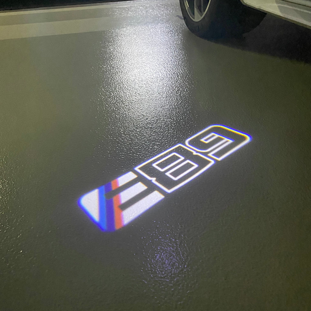 ÉCLAIRAGE DE PROJECTEUR BMW M3 LOGO Nr.24 (quantité 1 = 1 jeux / 2 feux de porte)
