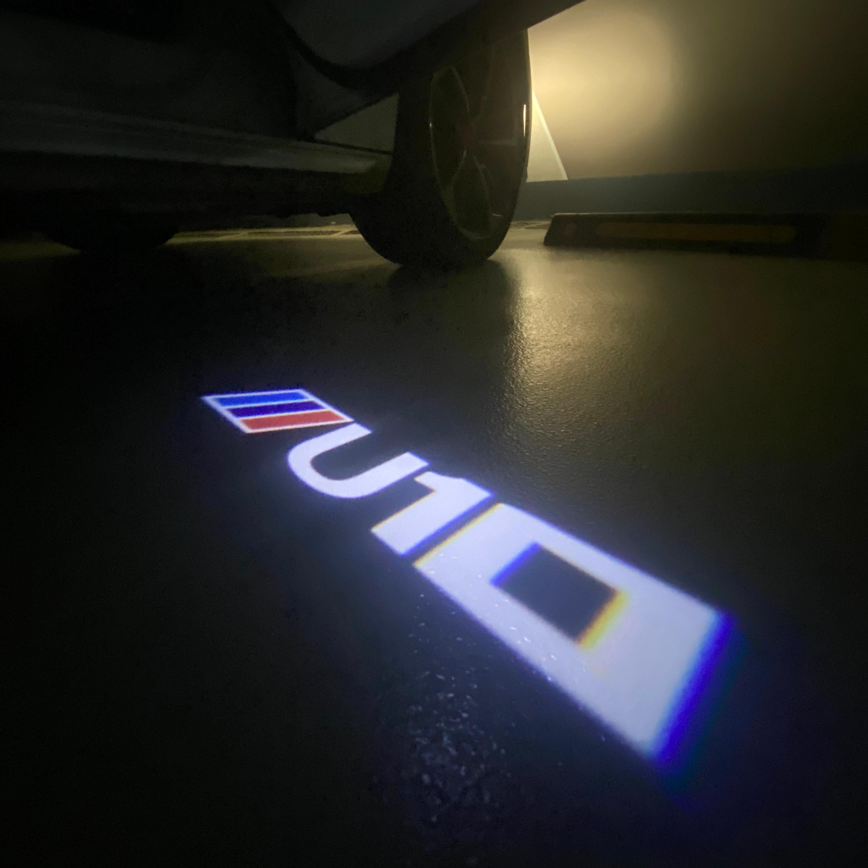 LUCES DE PROYECTOR DEL LOGOTIPO BMW M3 Nr.24 (cantidad 1 = 1 juegos / 2 luces de puerta)