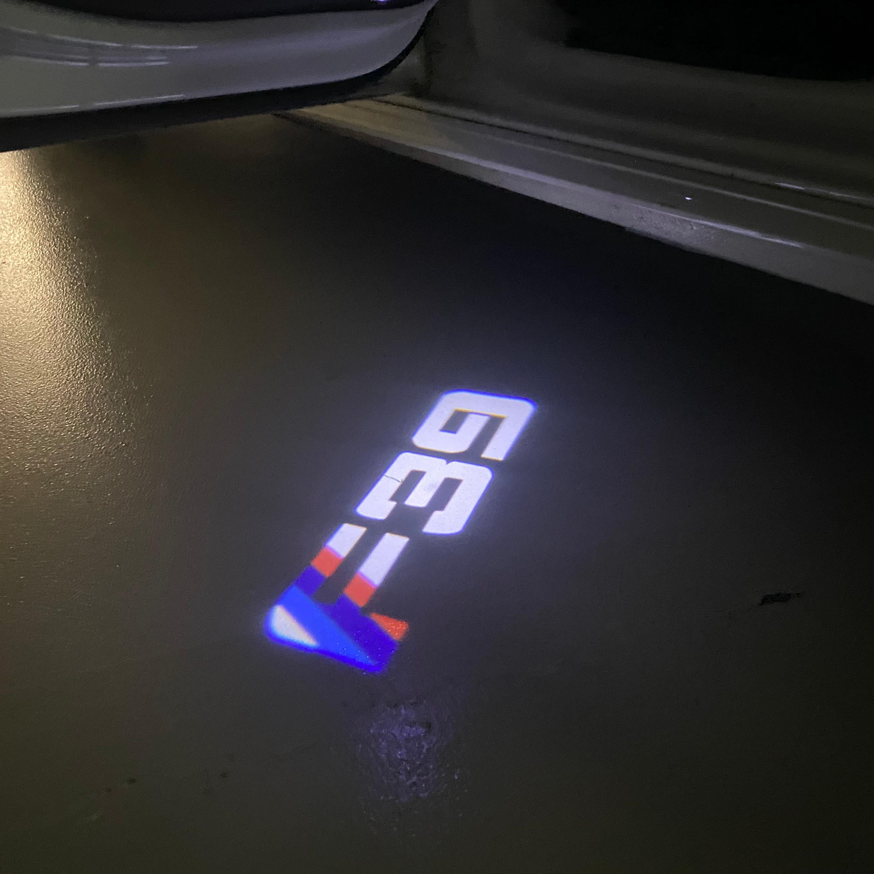 LUCES DE PROYECTOR DEL LOGOTIPO BMW M3 Nr.24 (cantidad 1 = 1 juegos / 2 luces de puerta)