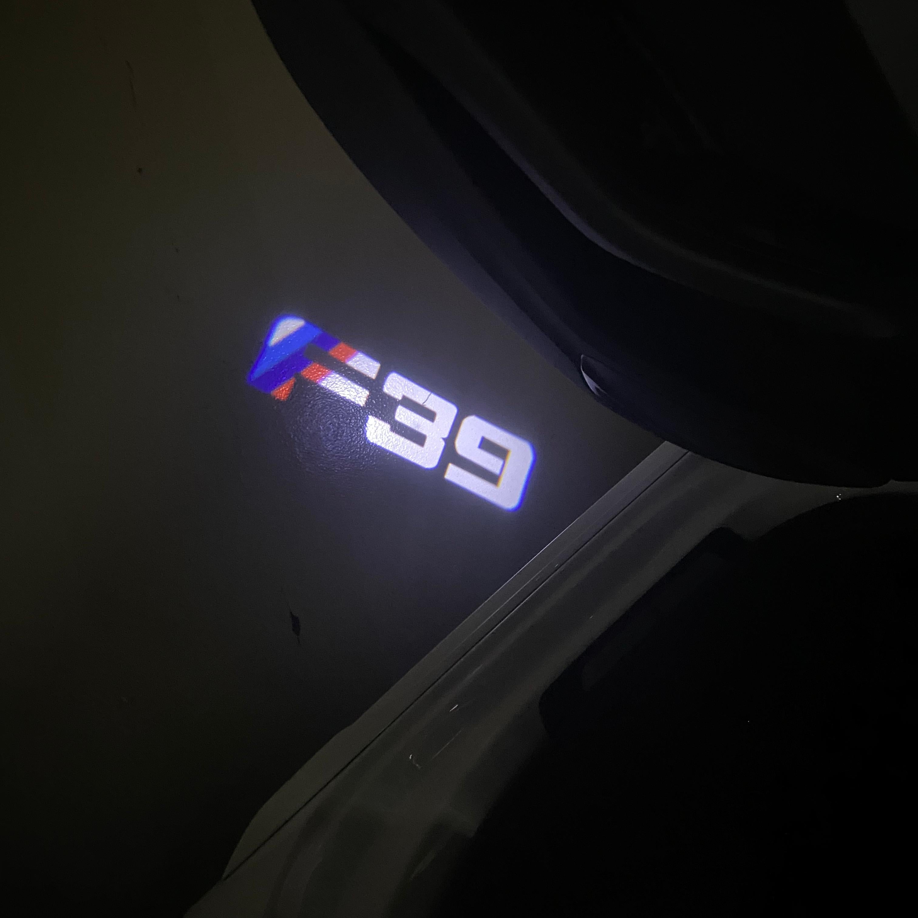 LUCES DE PROYECTOR DEL LOGOTIPO BMW M3 Nr.24 (cantidad 1 = 1 juegos / 2 luces de puerta)
