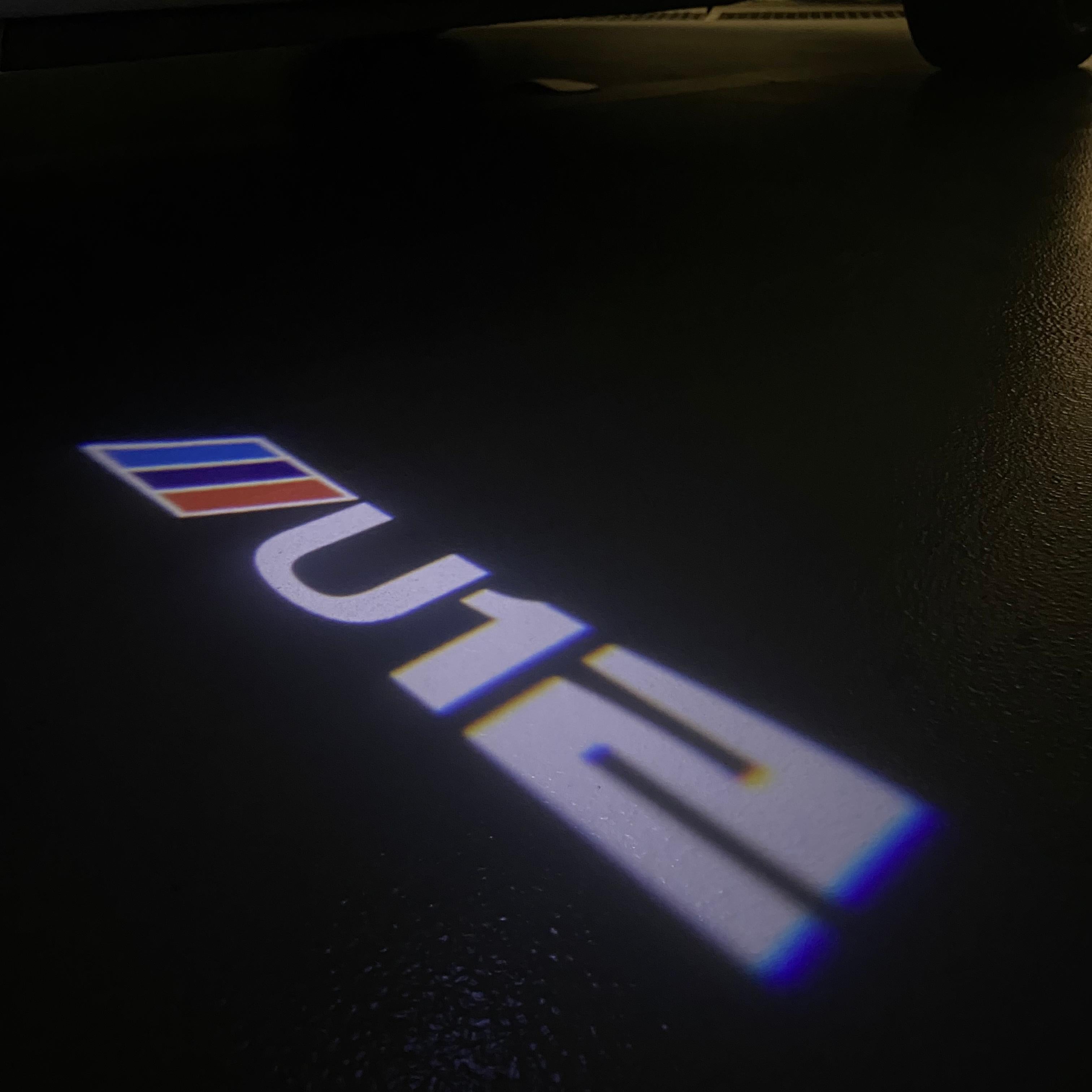 LUCES DE PROYECTOR DEL LOGOTIPO BMW M3 Nr.24 (cantidad 1 = 1 juegos / 2 luces de puerta)