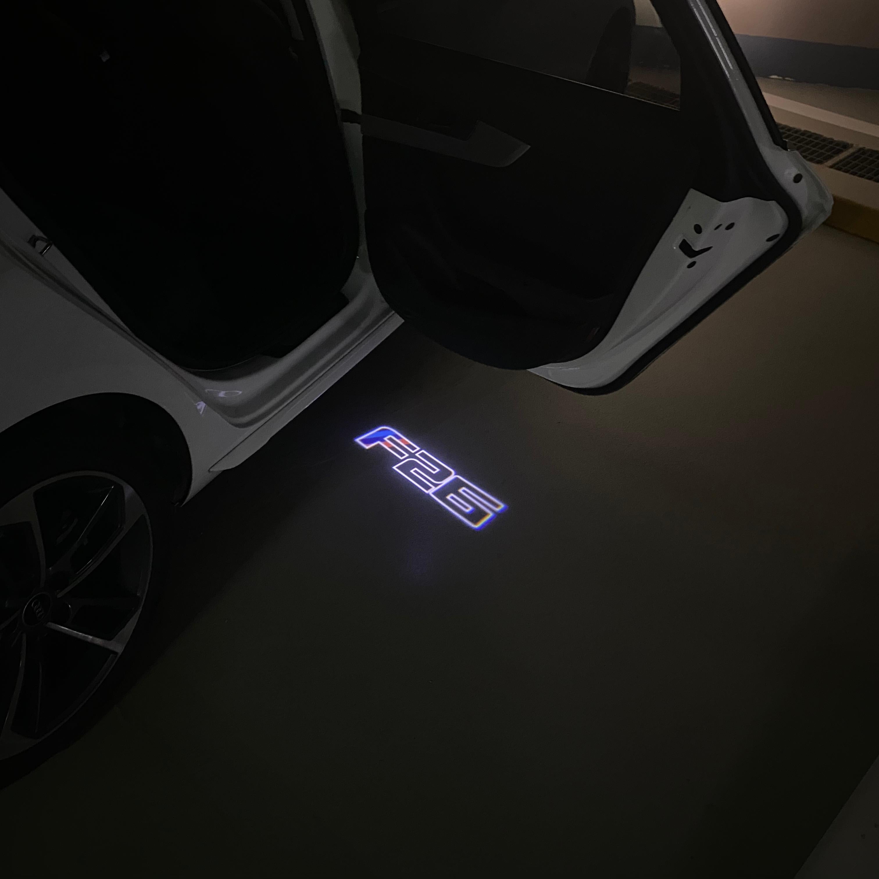 BMW M3 LOGO PROJECTOT LIGHTS Nr.24 (Menge 1 = 1 Sets/2 Türleuchten)