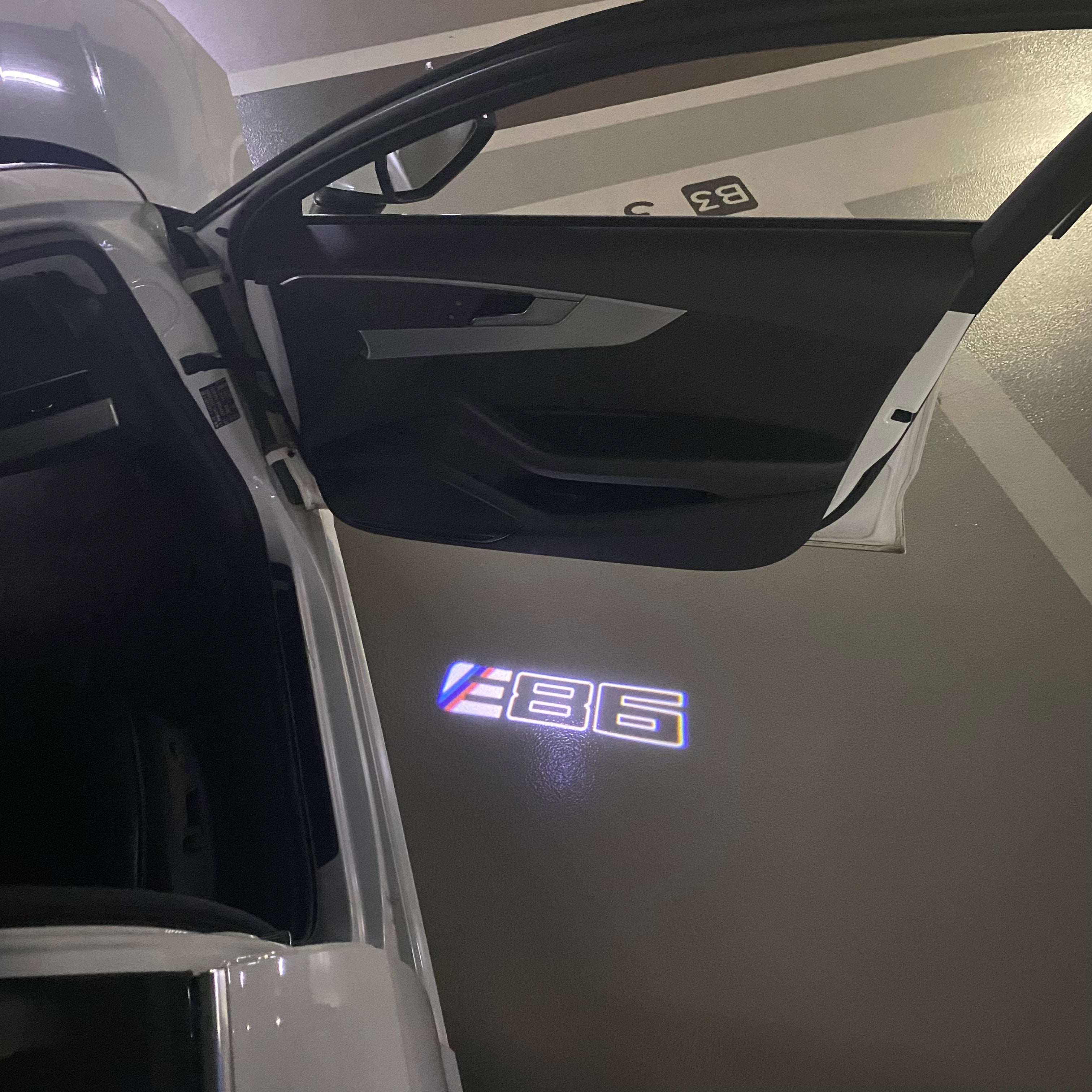 LUCES DE PROYECTOR DEL LOGOTIPO BMW M3 Nr.24 (cantidad 1 = 1 juegos / 2 luces de puerta)