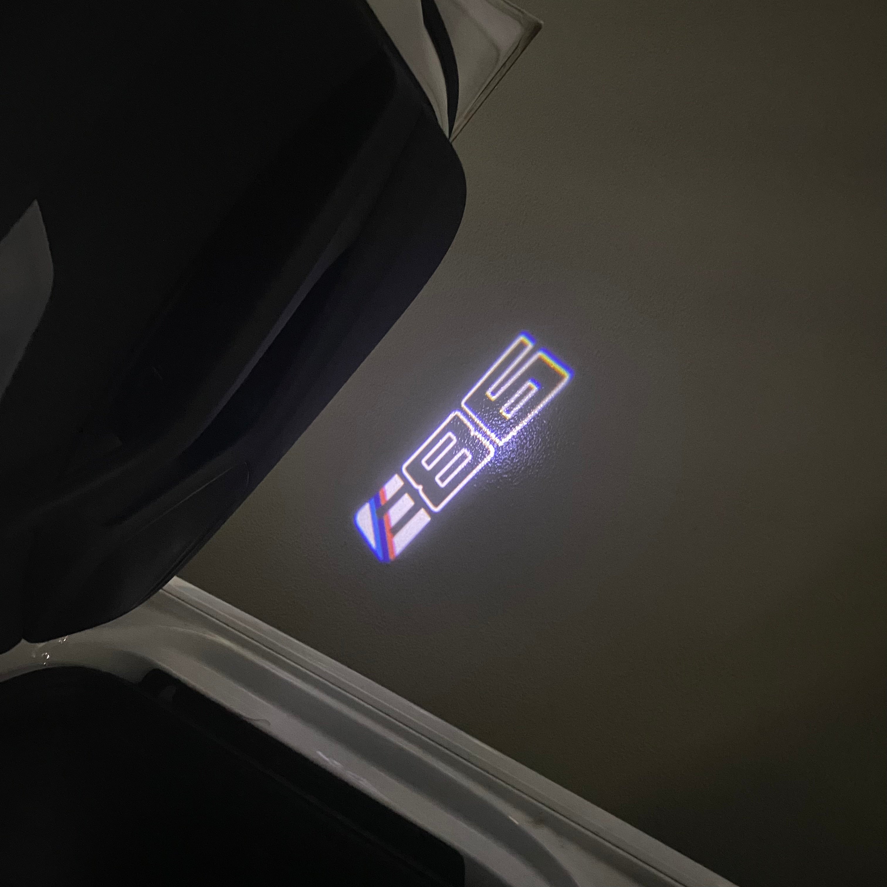 LUCES DE PROYECTOR DEL LOGOTIPO BMW M3 Nr.24 (cantidad 1 = 1 juegos / 2 luces de puerta)