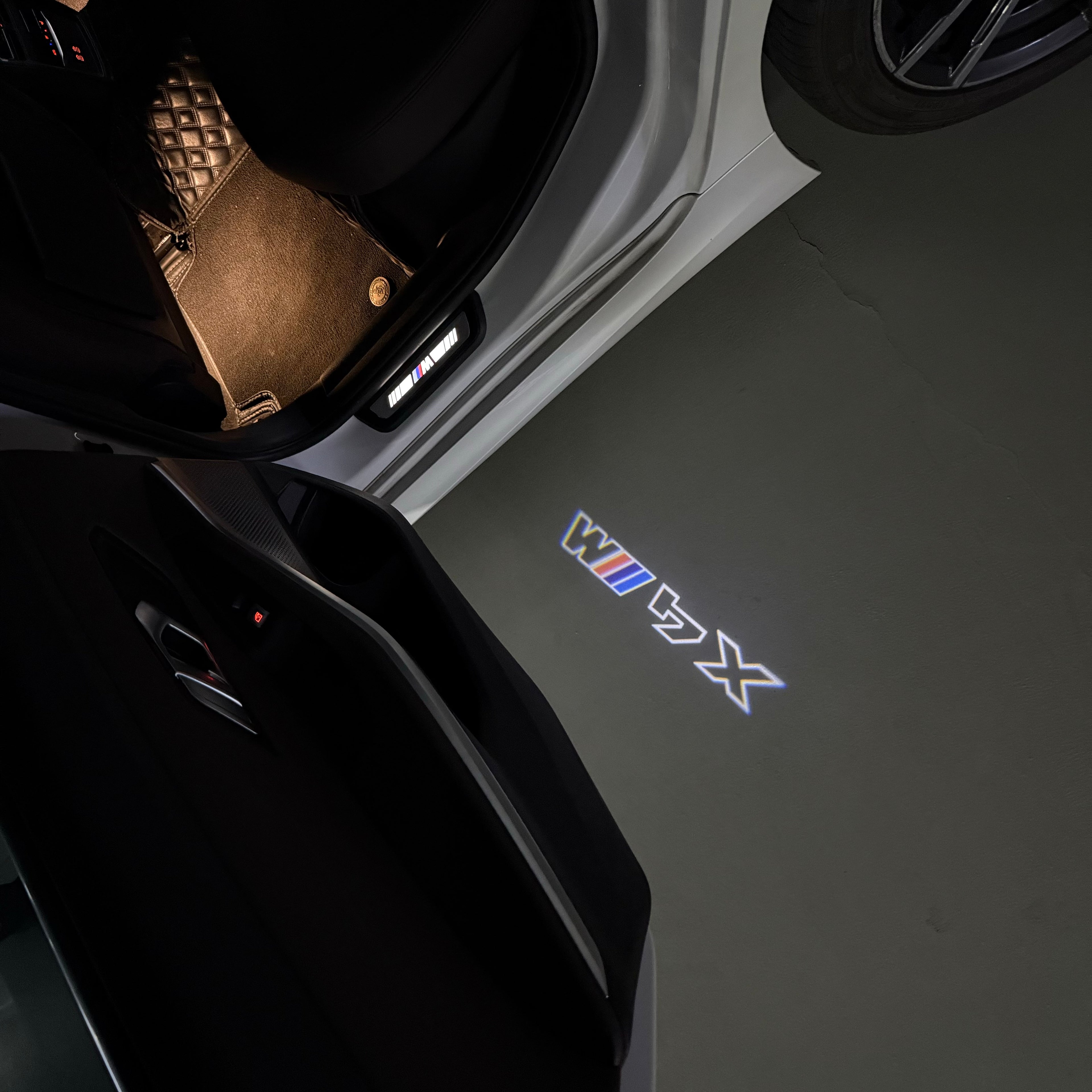 LUCES DE PROYECTOR DEL LOGOTIPO BMW M3 Nr.24 (cantidad 1 = 1 juegos / 2 luces de puerta)