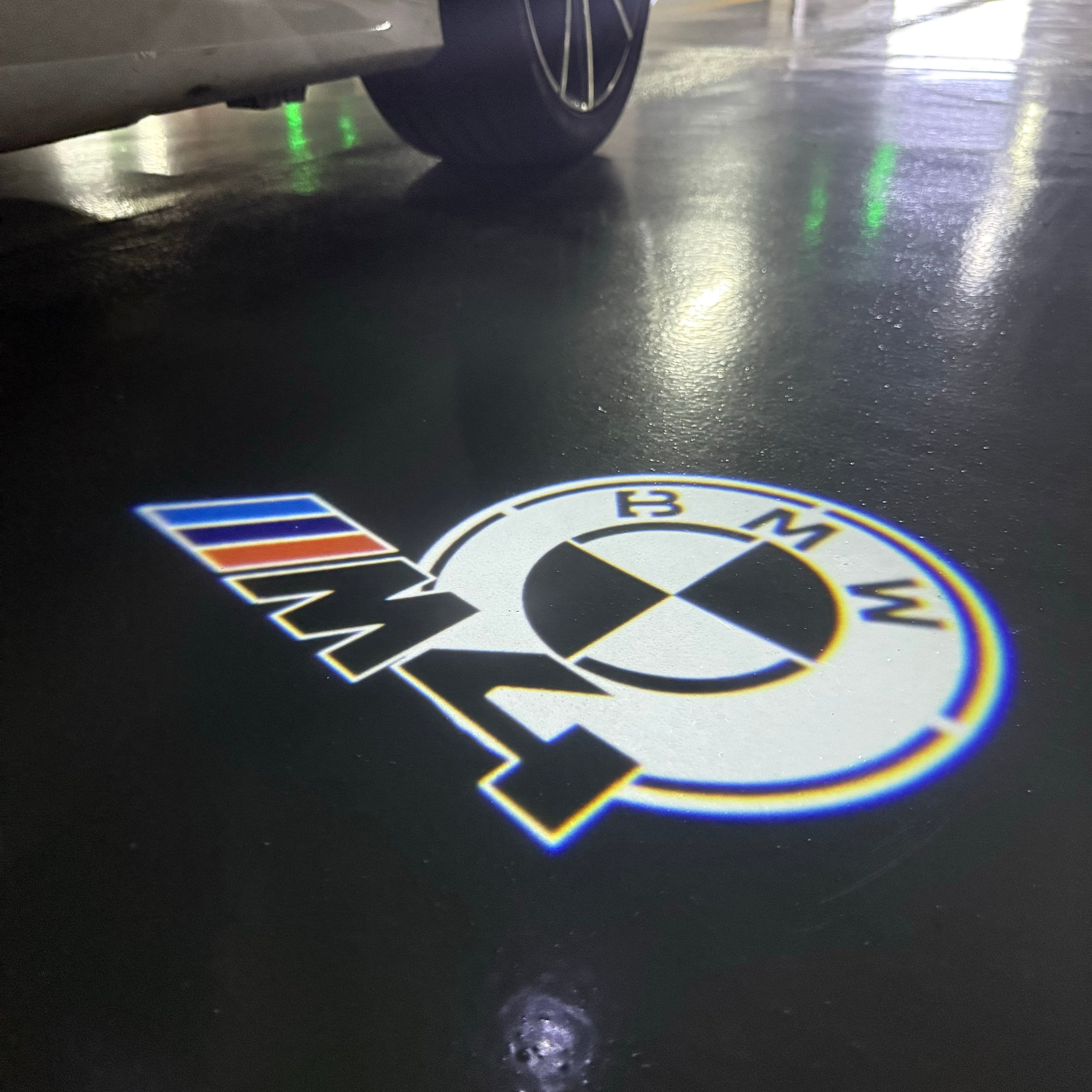 ÉCLAIRAGE DE PROJECTEUR BMW M3 LOGO Nr.24 (quantité 1 = 1 jeux / 2 feux de porte)