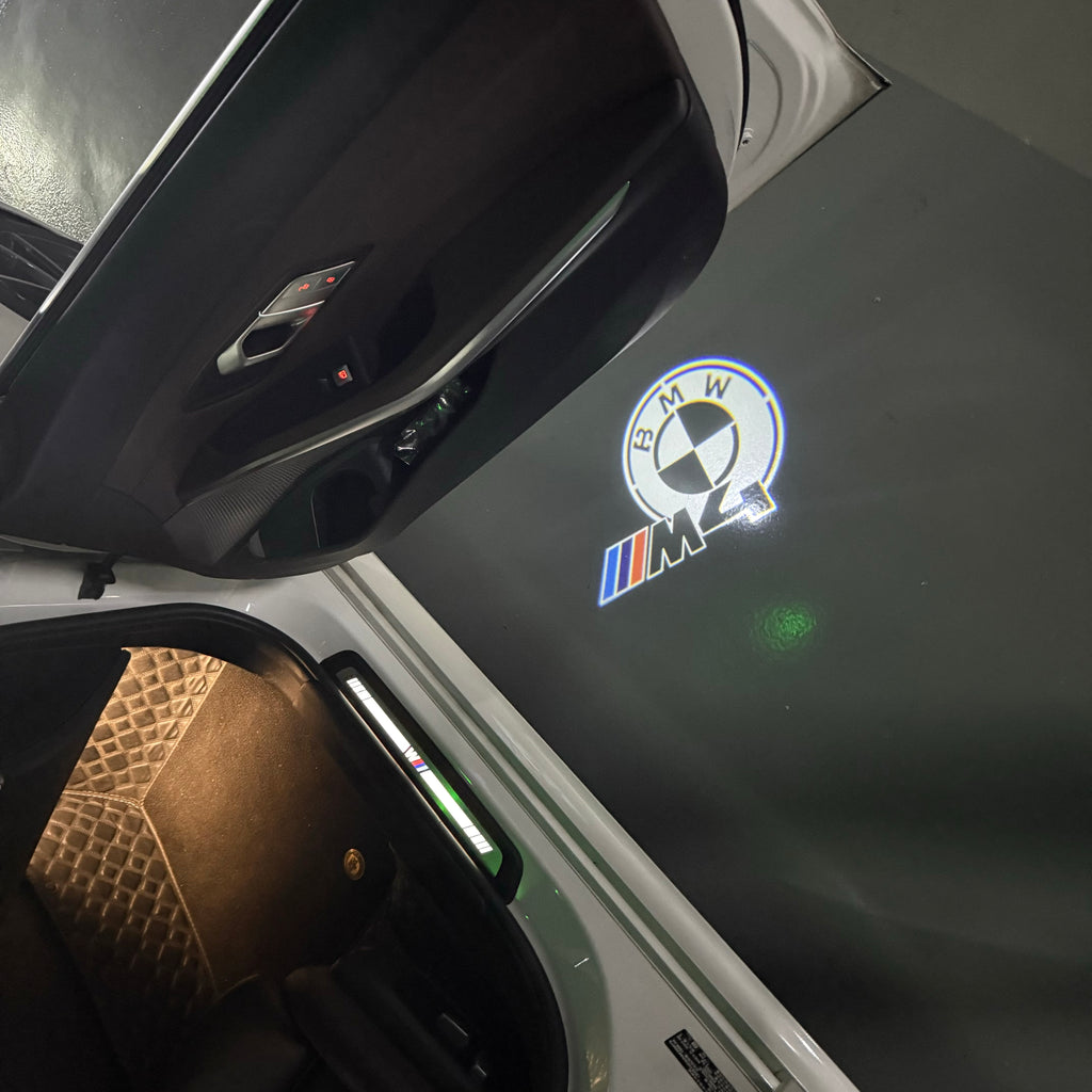 ÉCLAIRAGE DE PROJECTEUR BMW M3 LOGO Nr.24 (quantité 1 = 1 jeux / 2 feux de porte)
