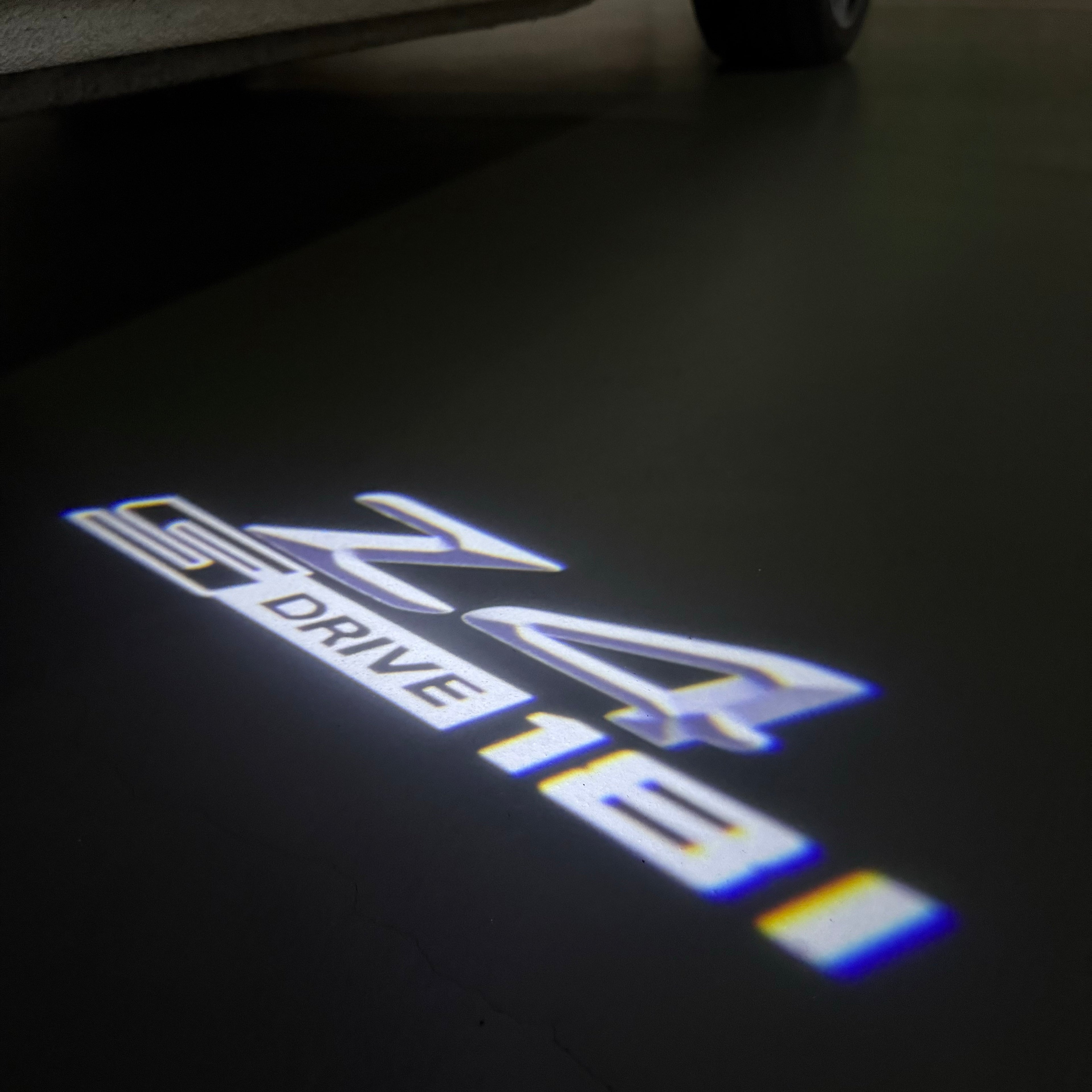 LUCES DE PROYECTOR DEL LOGOTIPO BMW M3 Nr.24 (cantidad 1 = 1 juegos / 2 luces de puerta)