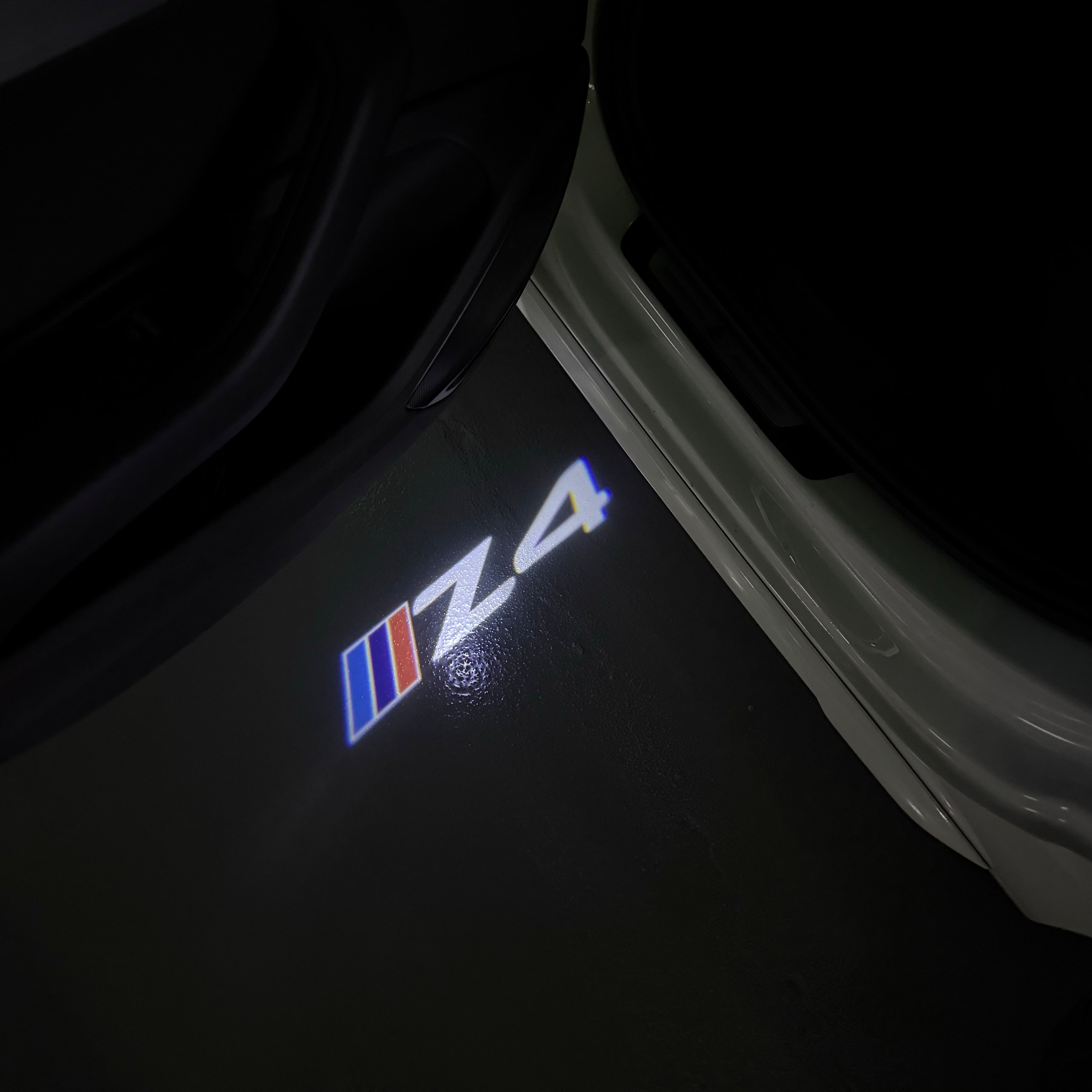 LUCES DE PROYECTOR DEL LOGOTIPO BMW M3 Nr.24 (cantidad 1 = 1 juegos / 2 luces de puerta)
