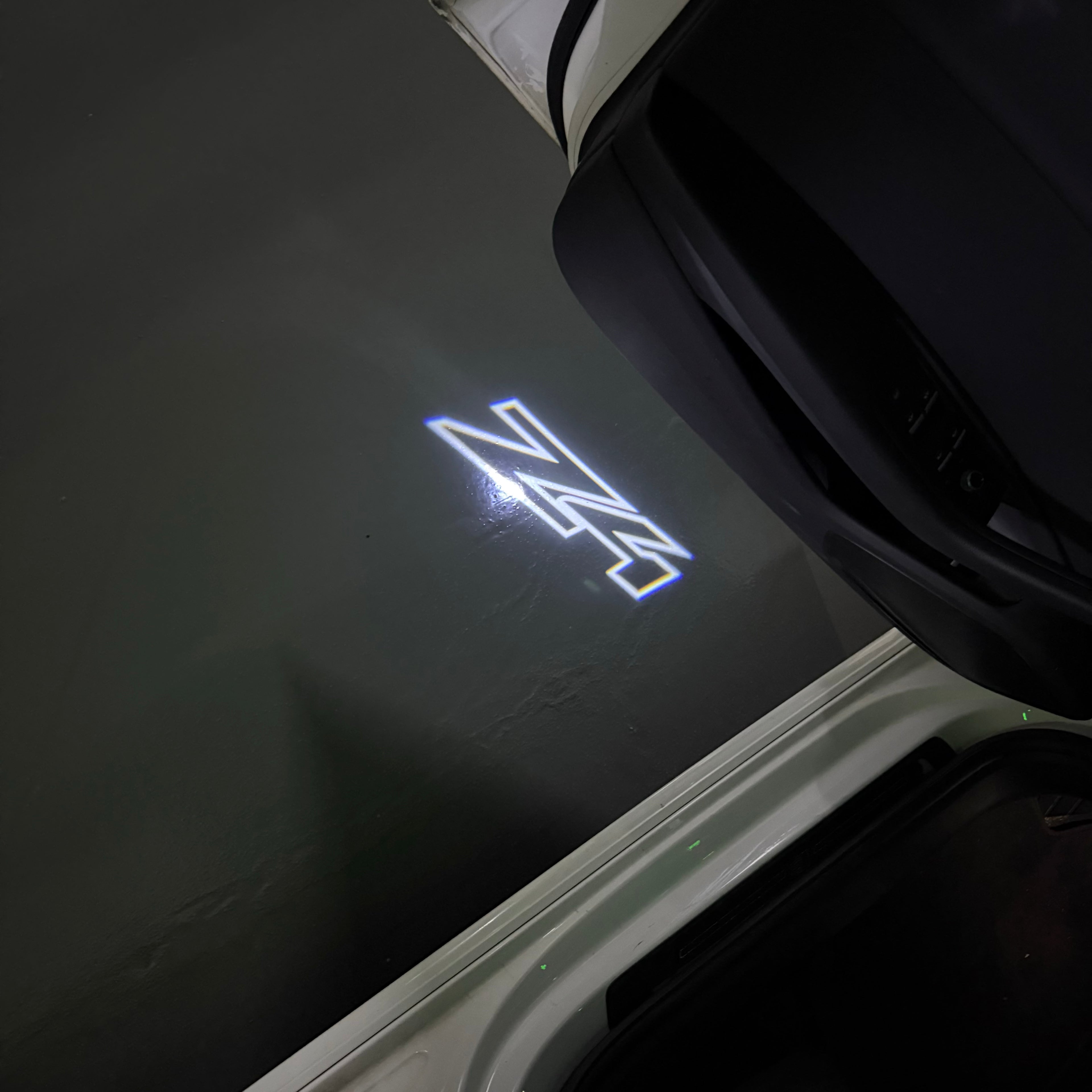 LUCES DE PROYECTOR DEL LOGOTIPO BMW M3 Nr.24 (cantidad 1 = 1 juegos / 2 luces de puerta)