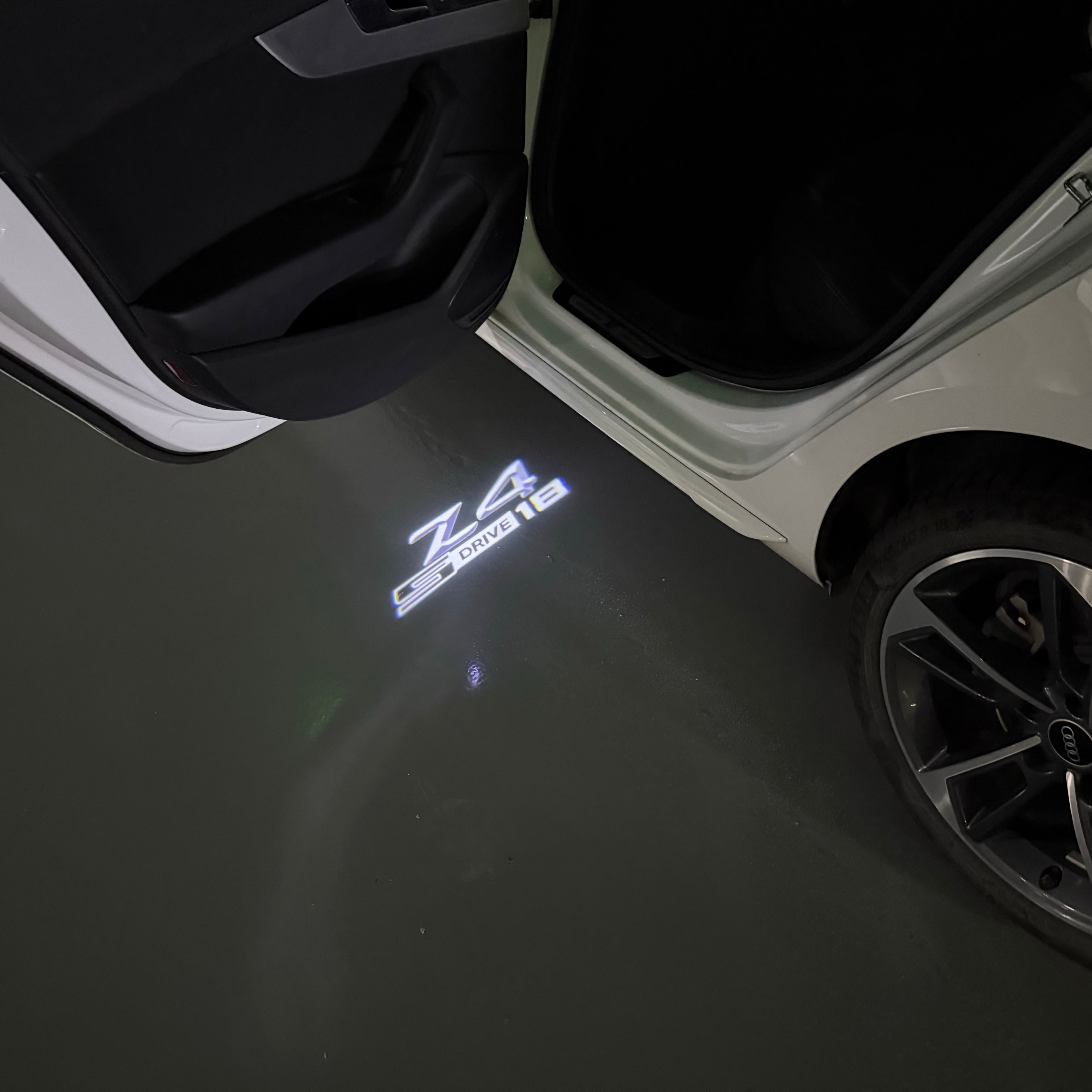 LUCES DE PROYECTOR DEL LOGOTIPO BMW M3 Nr.24 (cantidad 1 = 1 juegos / 2 luces de puerta)