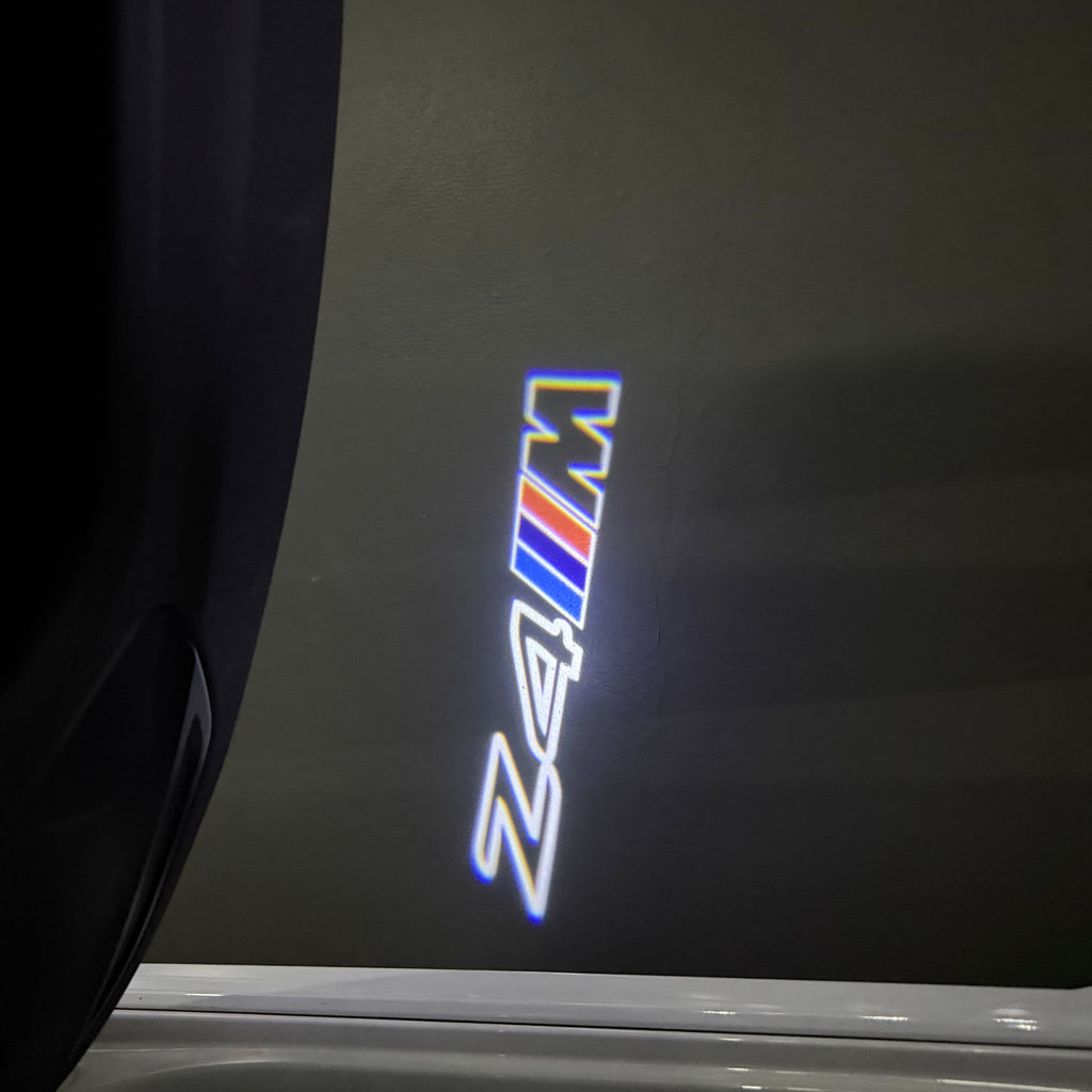 ÉCLAIRAGE DE PROJECTEUR BMW M3 LOGO Nr.24 (quantité 1 = 1 jeux / 2 feux de porte)
