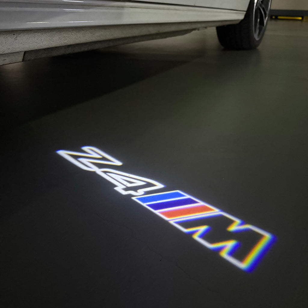 ÉCLAIRAGE DE PROJECTEUR BMW M3 LOGO Nr.24 (quantité 1 = 1 jeux / 2 feux de porte)