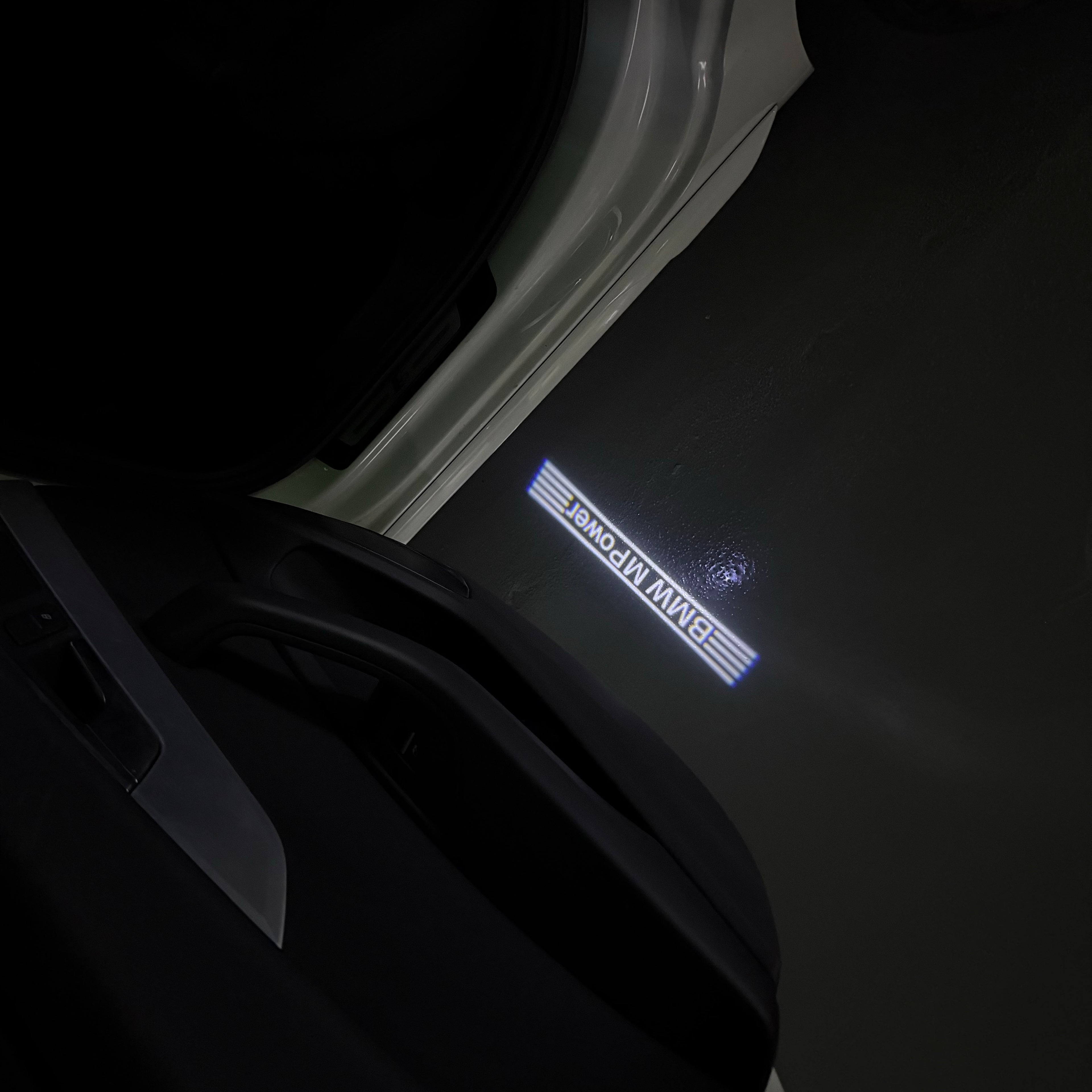 LUCES DE PROYECTOR DEL LOGOTIPO BMW M3 Nr.24 (cantidad 1 = 1 juegos / 2 luces de puerta)