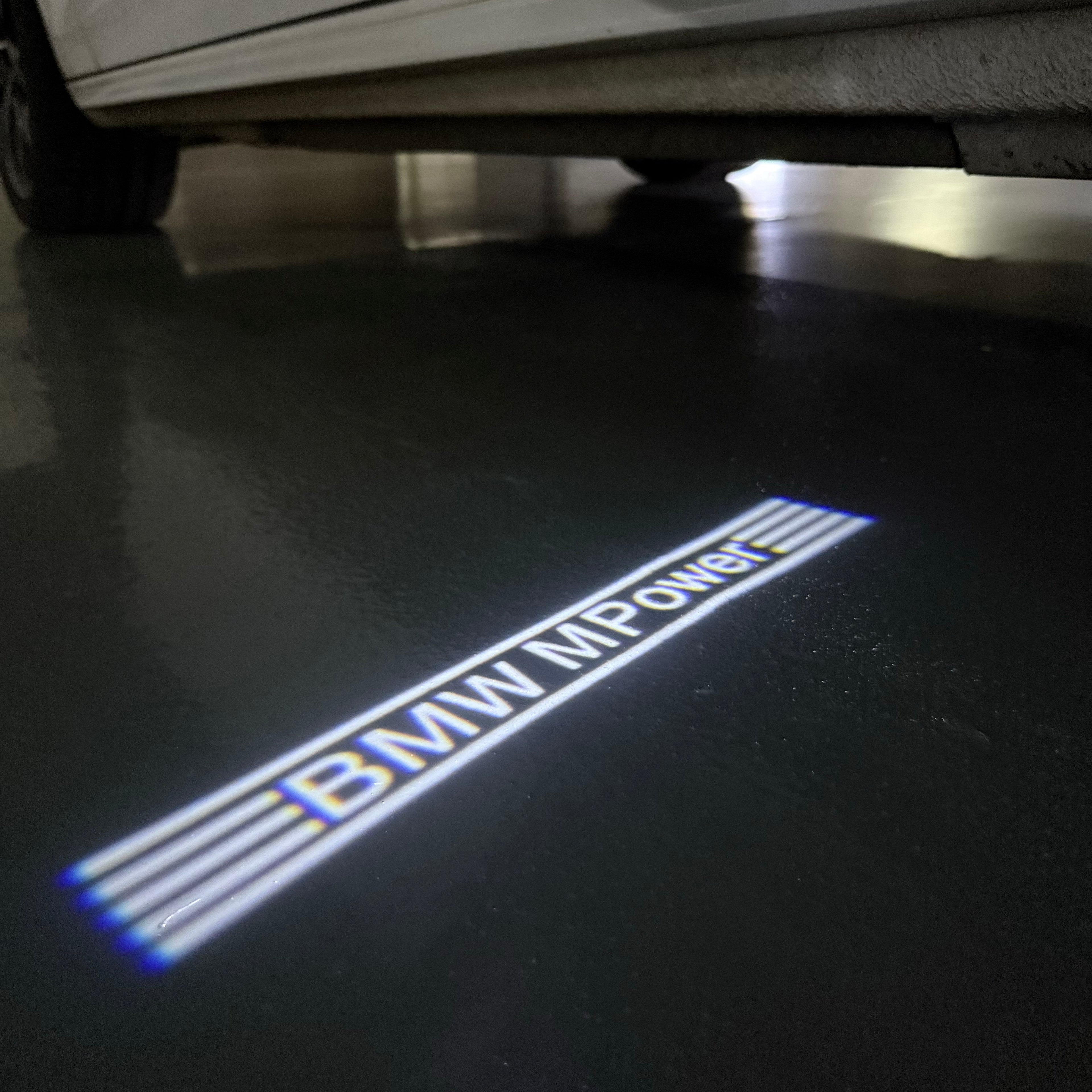 LUCES DE PROYECTOR DEL LOGOTIPO BMW M3 Nr.24 (cantidad 1 = 1 juegos / 2 luces de puerta)