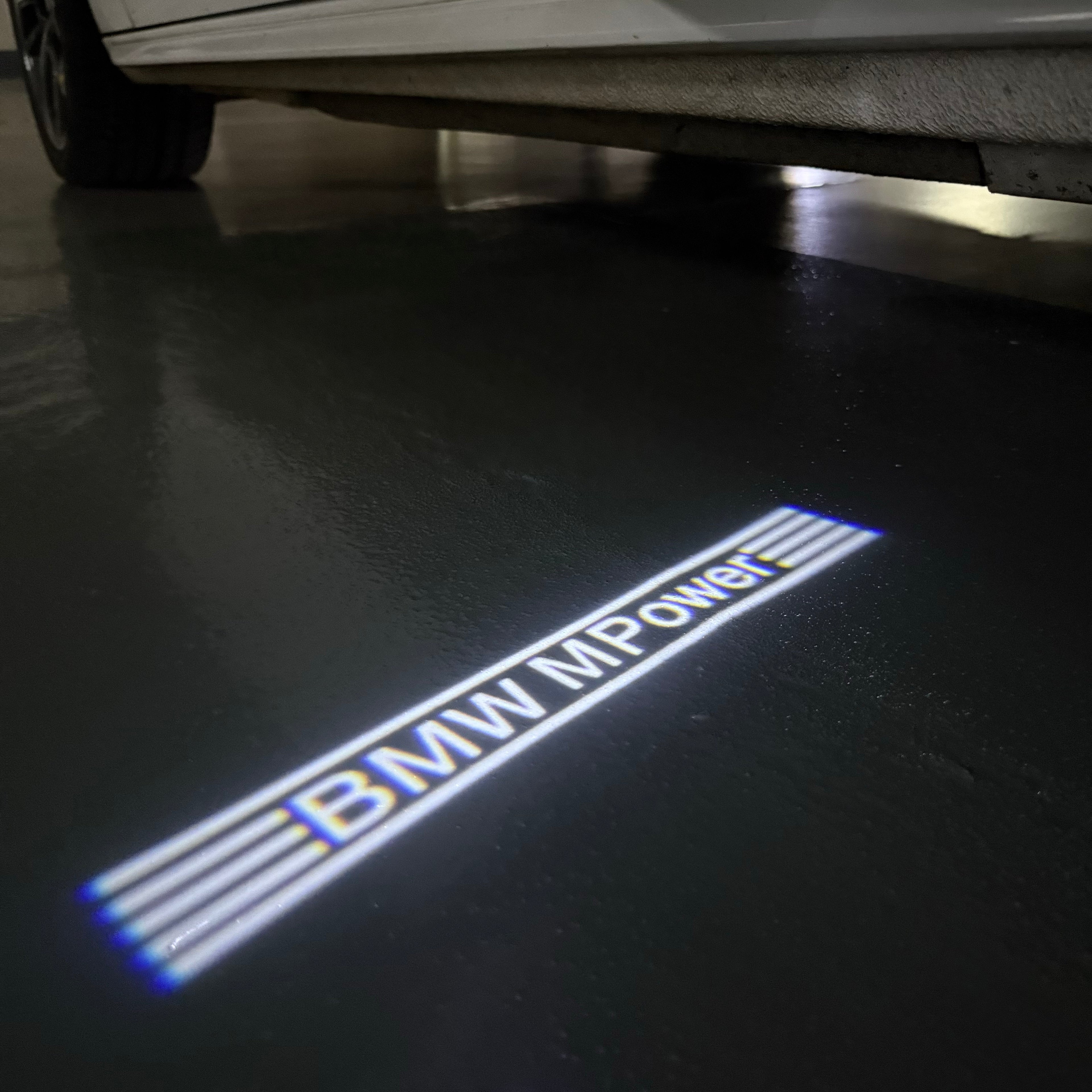 LUCES DE PROYECTOR DEL LOGOTIPO BMW M3 Nr.24 (cantidad 1 = 1 juegos / 2 luces de puerta)