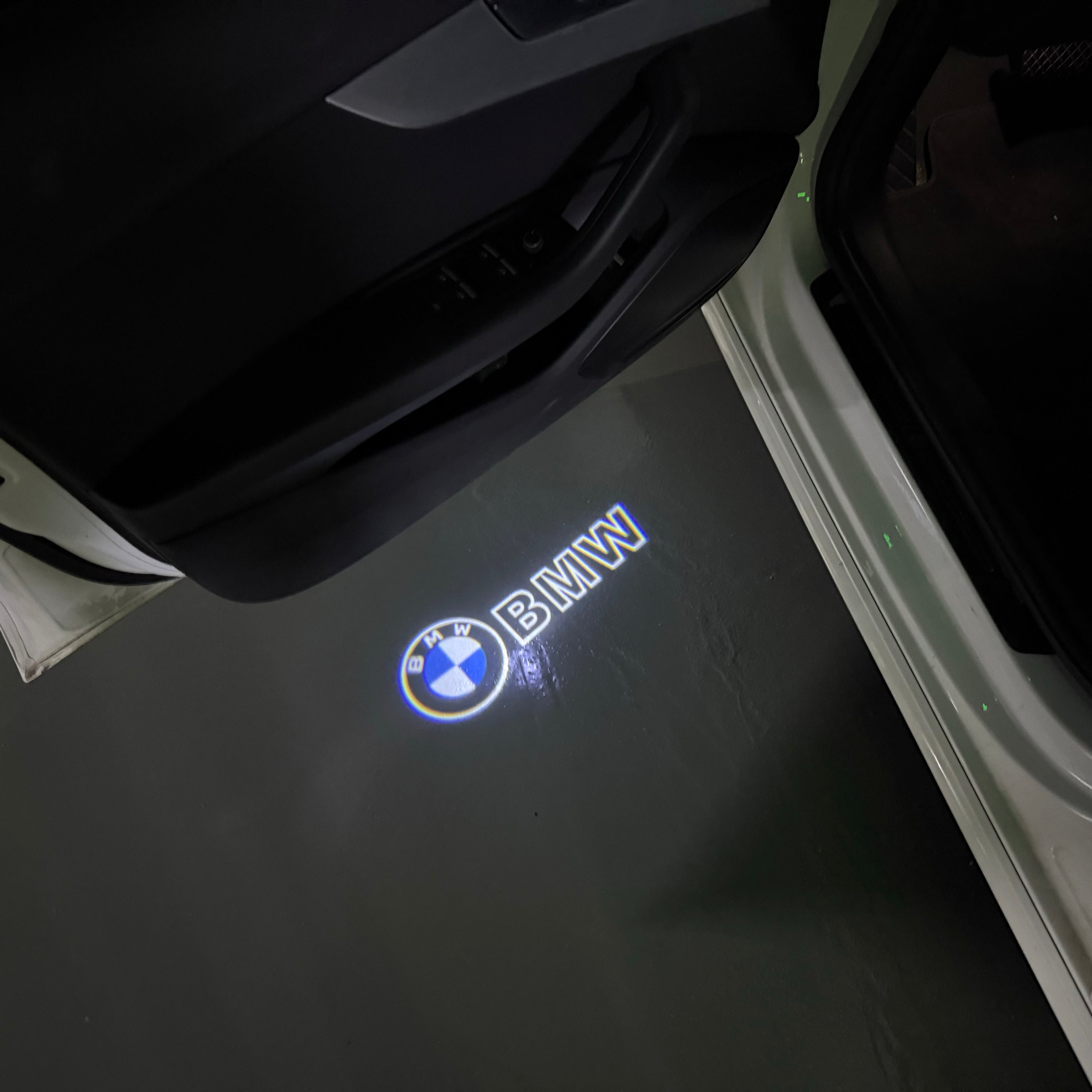 BMW LOGO PROJECTOT LIGHTS Nr.01 (cantidad 1 = 1 juego/2 luces de puerta)