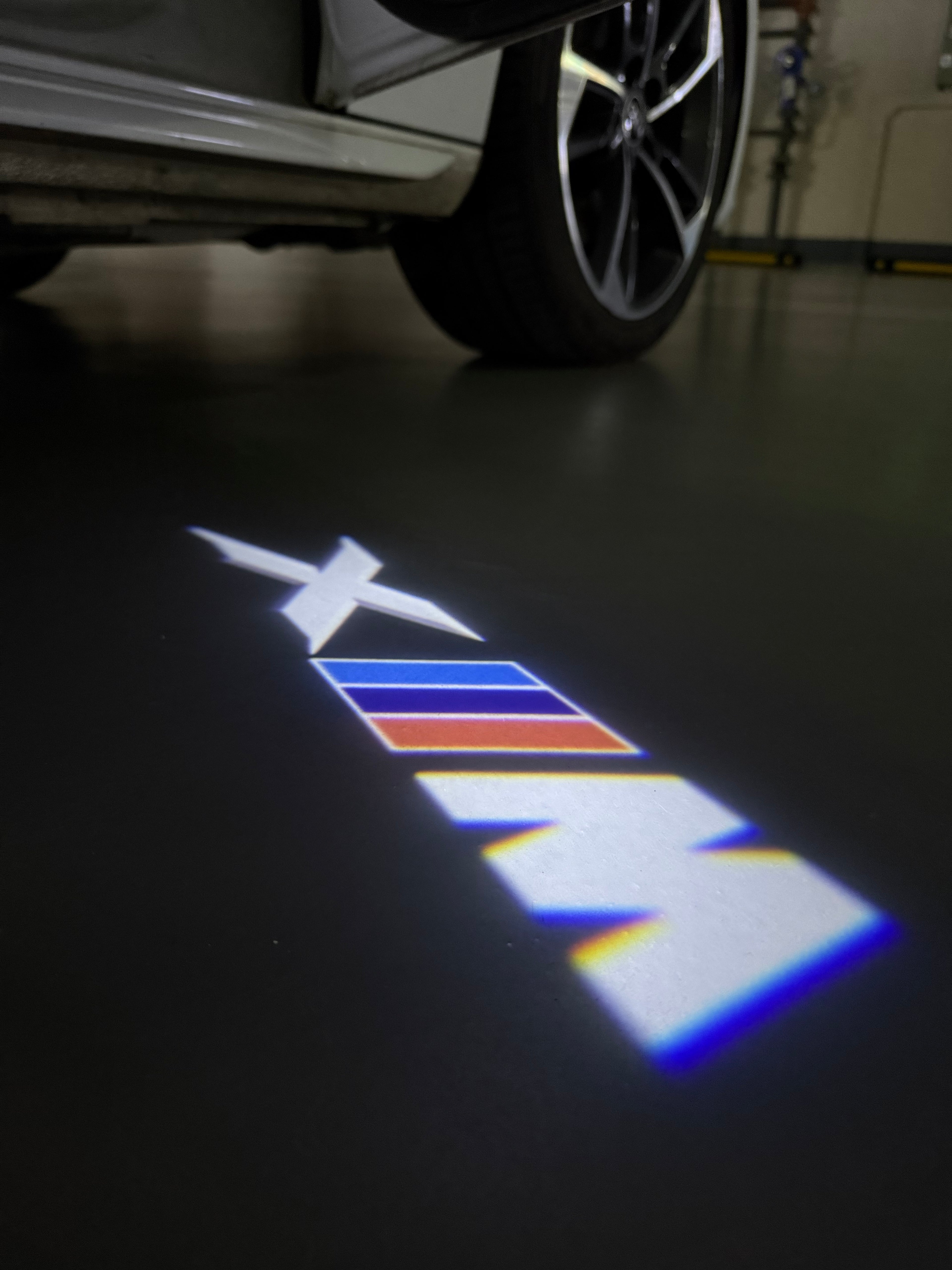 LUCES DE PROYECTOR DEL LOGOTIPO BMW M3 Nr.24 (cantidad 1 = 1 juegos / 2 luces de puerta)