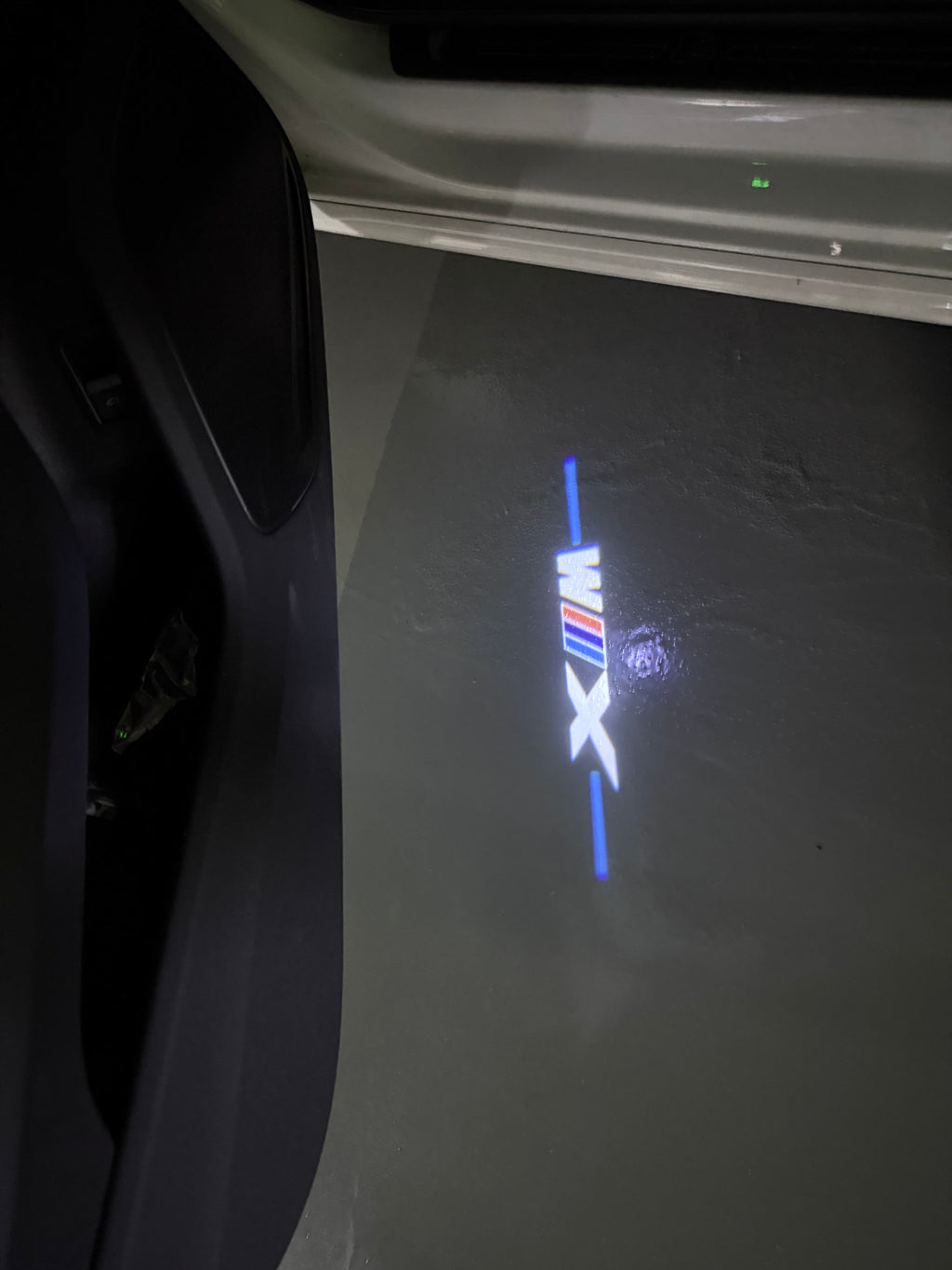 LUCES DE PROYECTOR DEL LOGOTIPO BMW M3 Nr.24 (cantidad 1 = 1 juegos / 2 luces de puerta)