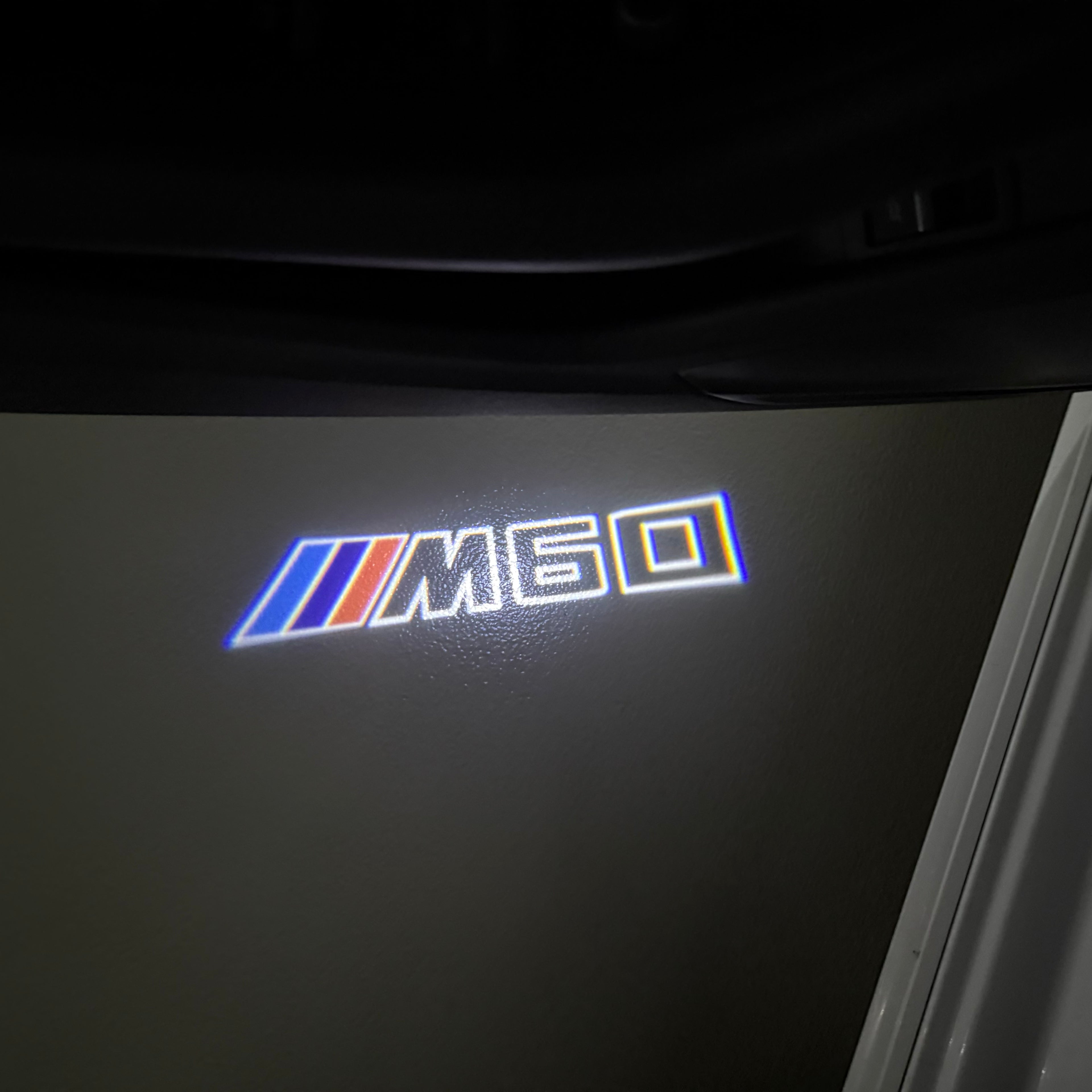 LUCES DE PROYECTOR DEL LOGOTIPO BMW M3 Nr.24 (cantidad 1 = 1 juegos / 2 luces de puerta)