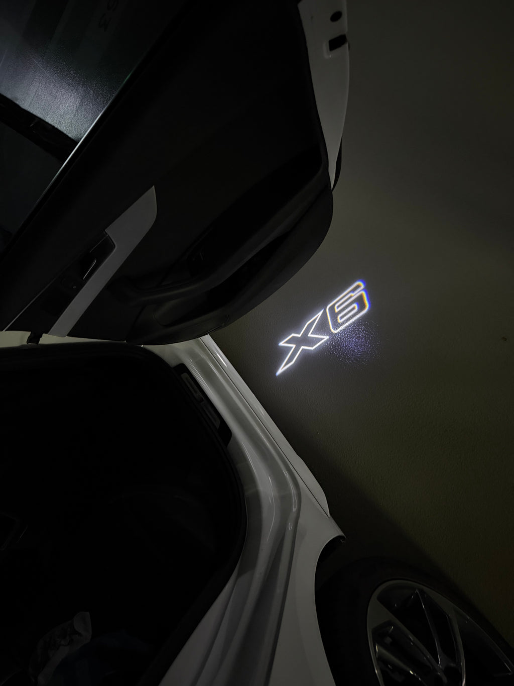ÉCLAIRAGE DE PROJECTEUR BMW M3 LOGO Nr.24 (quantité 1 = 1 jeux / 2 feux de porte)