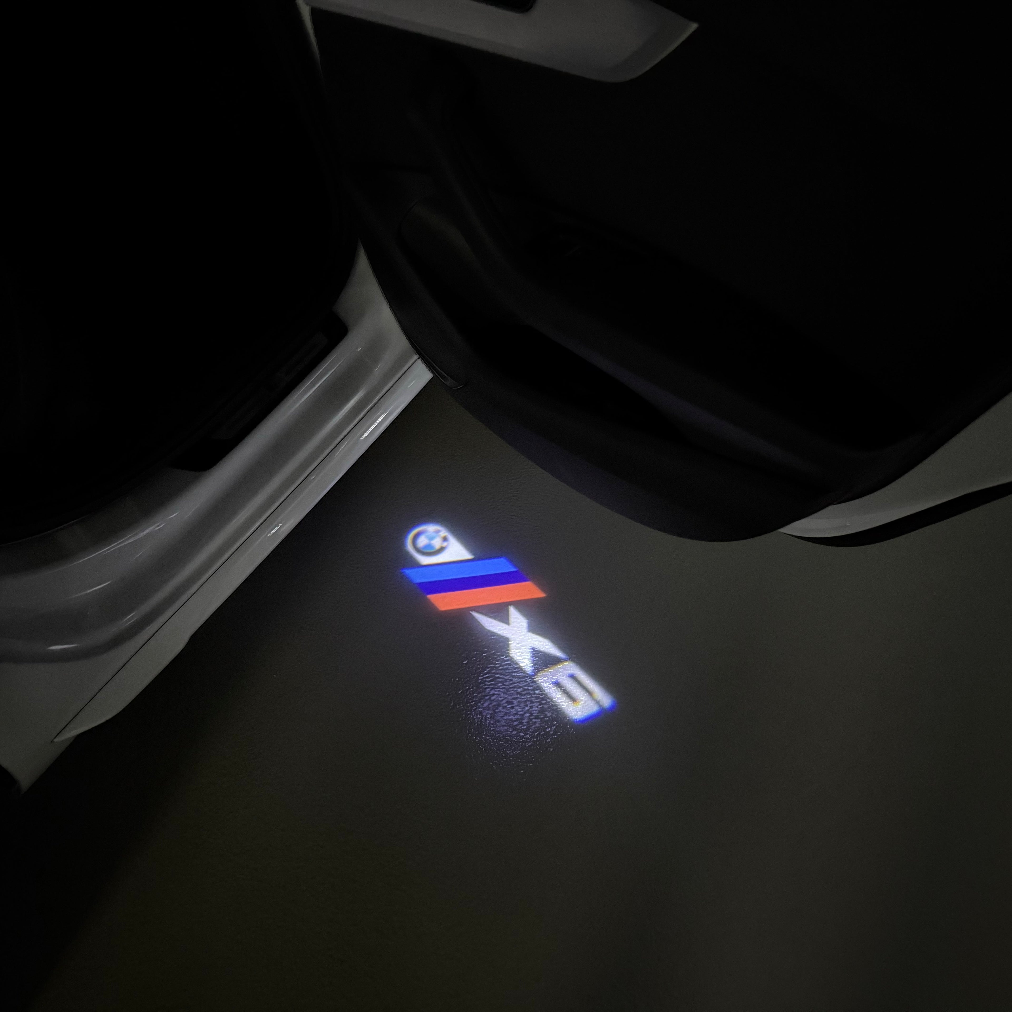 LUCES DE PROYECTOR DEL LOGOTIPO BMW M3 Nr.24 (cantidad 1 = 1 juegos / 2 luces de puerta)