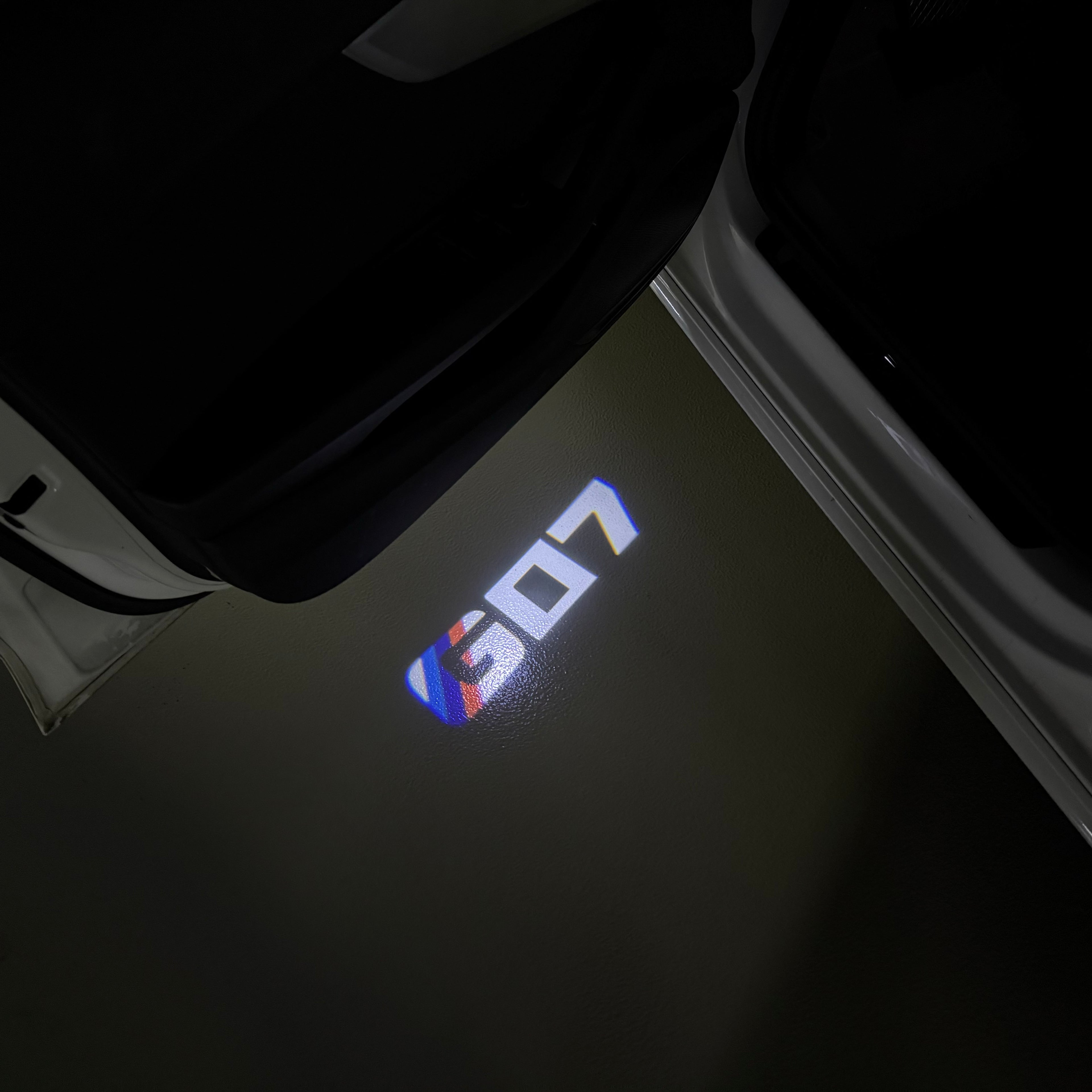 LUCES DE PROYECTOR DEL LOGOTIPO BMW M3 Nr.24 (cantidad 1 = 1 juegos / 2 luces de puerta)
