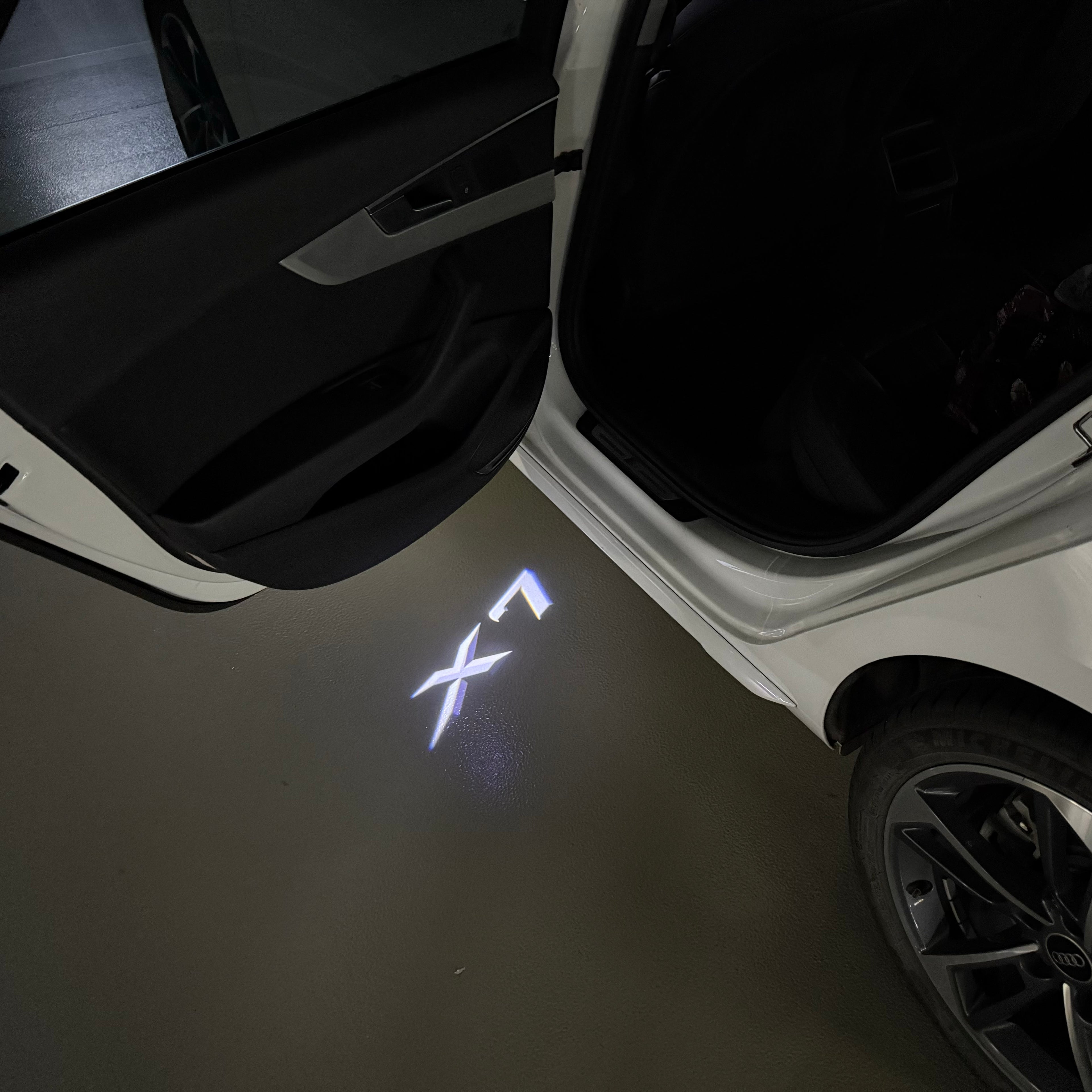 LUCES DE PROYECTOR DEL LOGOTIPO BMW M3 Nr.24 (cantidad 1 = 1 juegos / 2 luces de puerta)