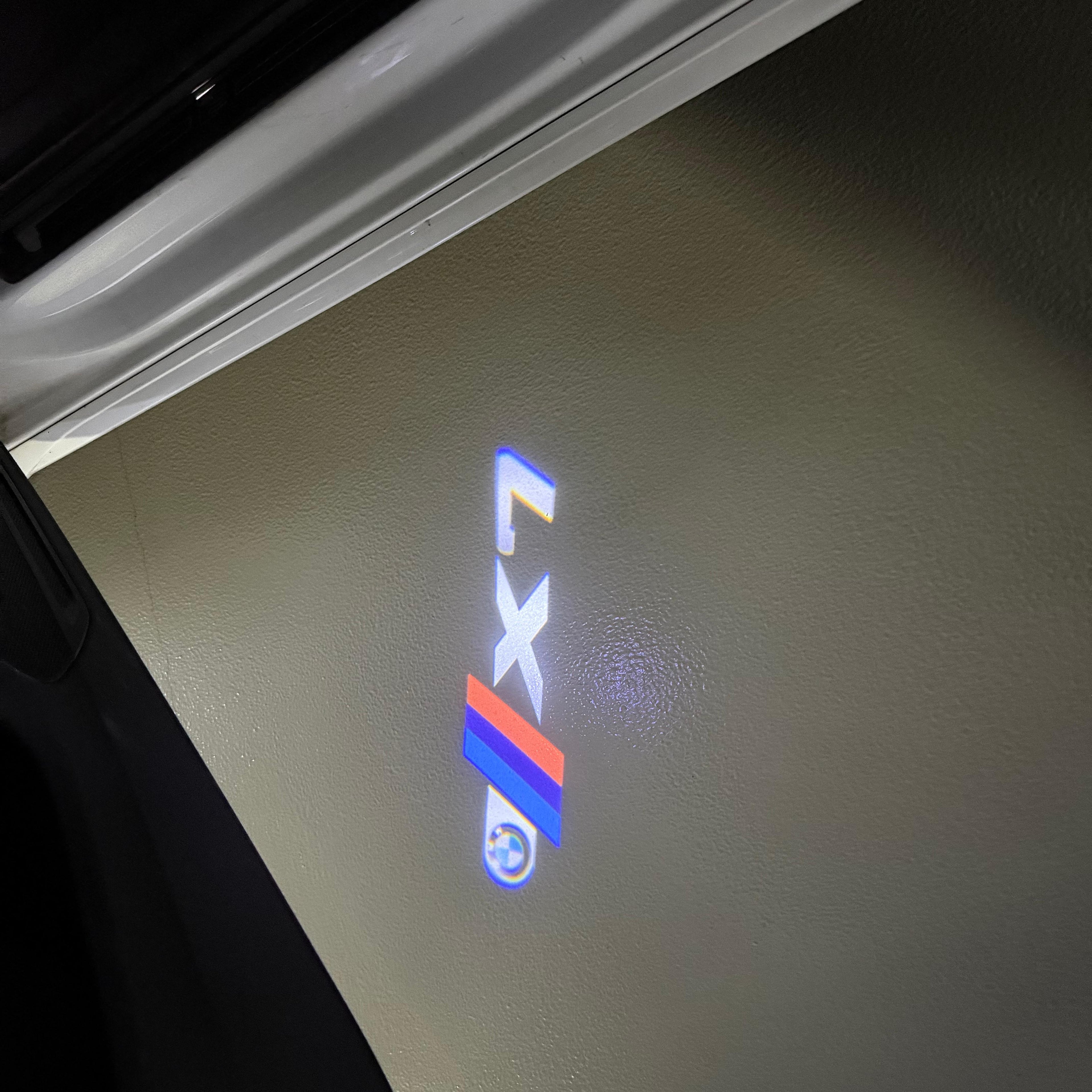 LUCES DE PROYECTOR DEL LOGOTIPO BMW M3 Nr.24 (cantidad 1 = 1 juegos / 2 luces de puerta)