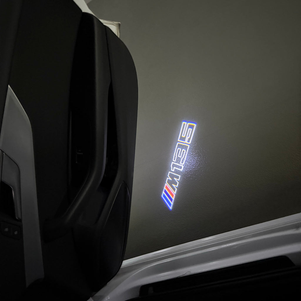 ÉCLAIRAGE DE PROJECTEUR BMW M3 LOGO Nr.24 (quantité 1 = 1 jeux / 2 feux de porte)