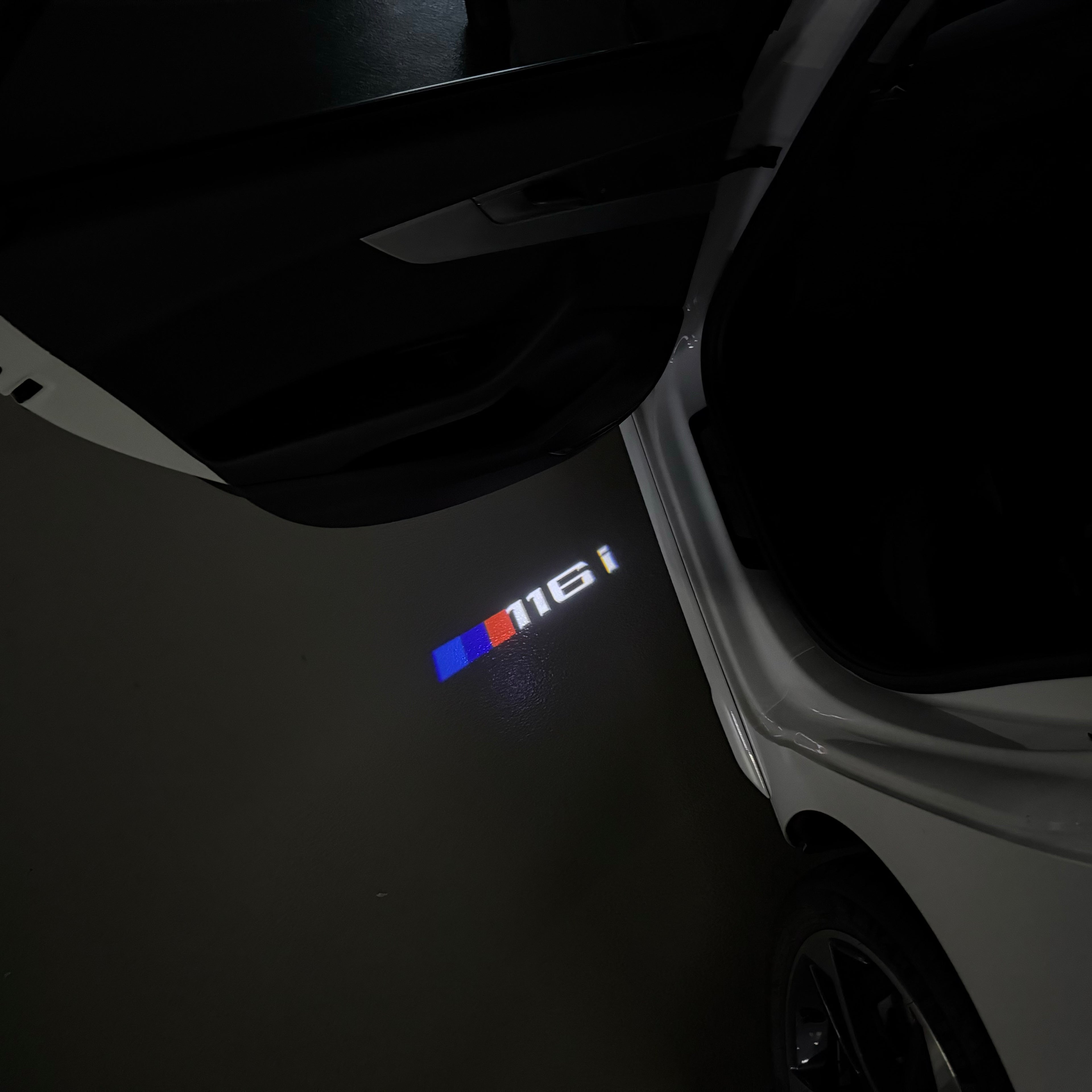 LUCES DE PROYECTOR DEL LOGOTIPO BMW M3 Nr.24 (cantidad 1 = 1 juegos / 2 luces de puerta)