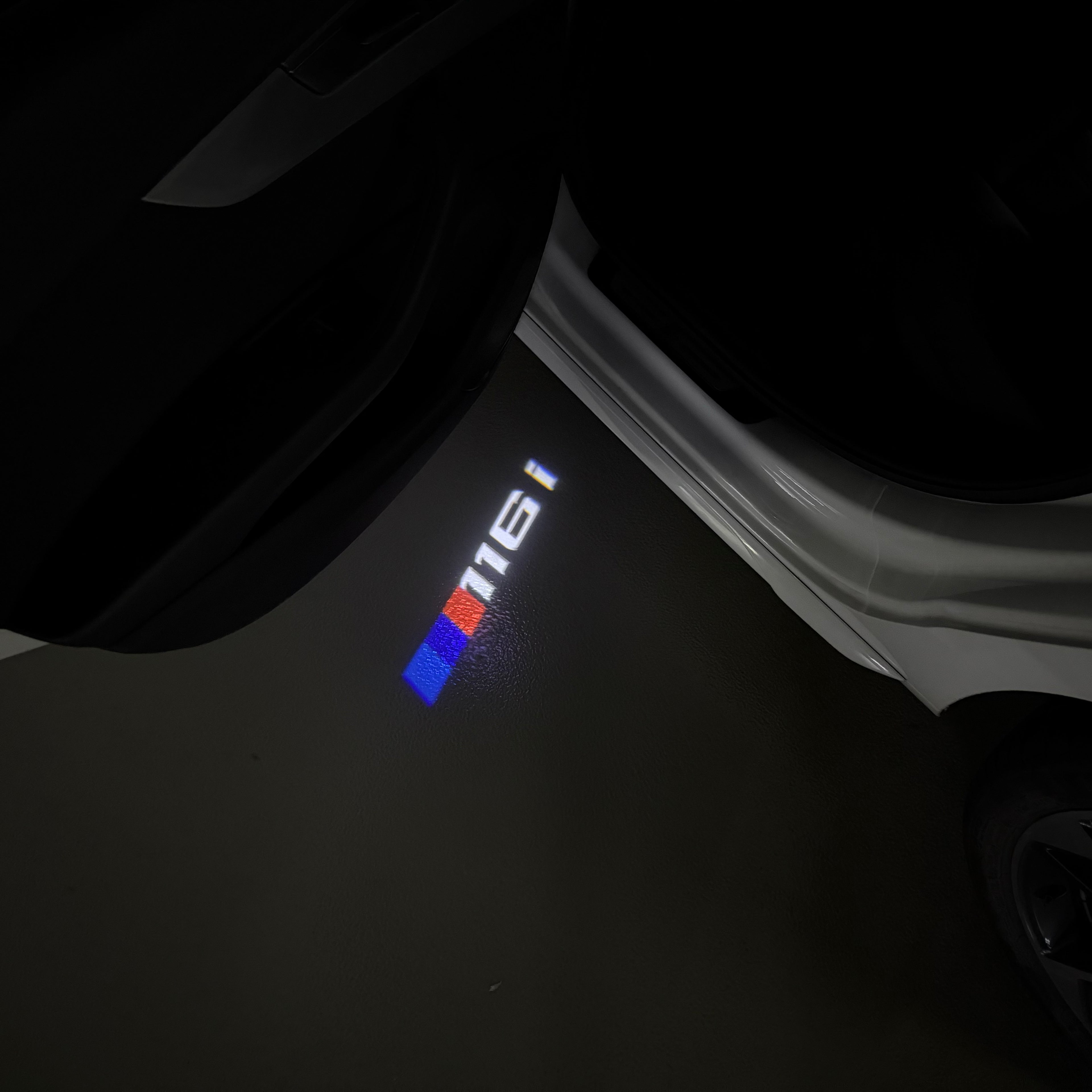 LUCES DE PROYECTOR DEL LOGOTIPO BMW M3 Nr.24 (cantidad 1 = 1 juegos / 2 luces de puerta)