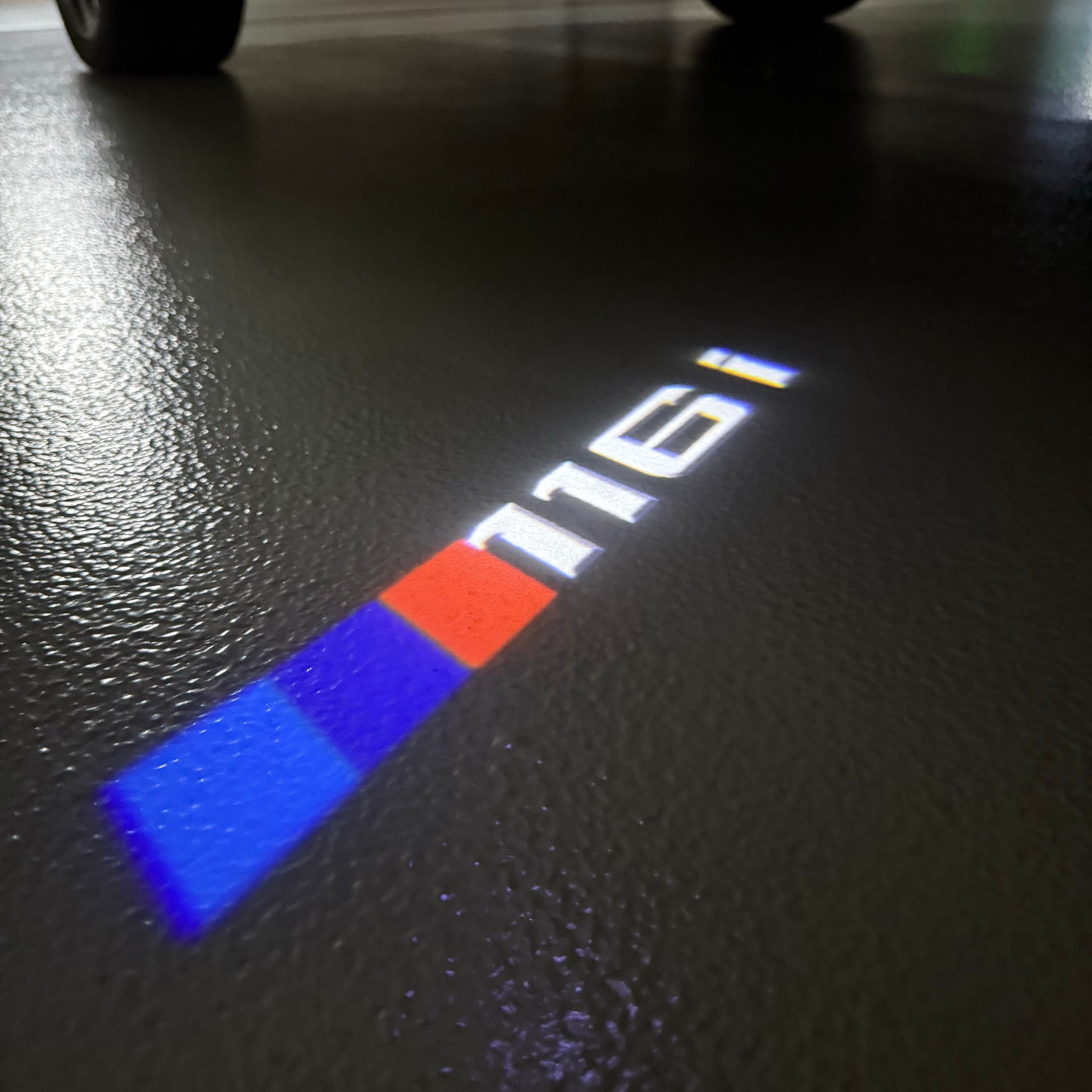 LUCES DE PROYECTOR DEL LOGOTIPO BMW M3 Nr.24 (cantidad 1 = 1 juegos / 2 luces de puerta)